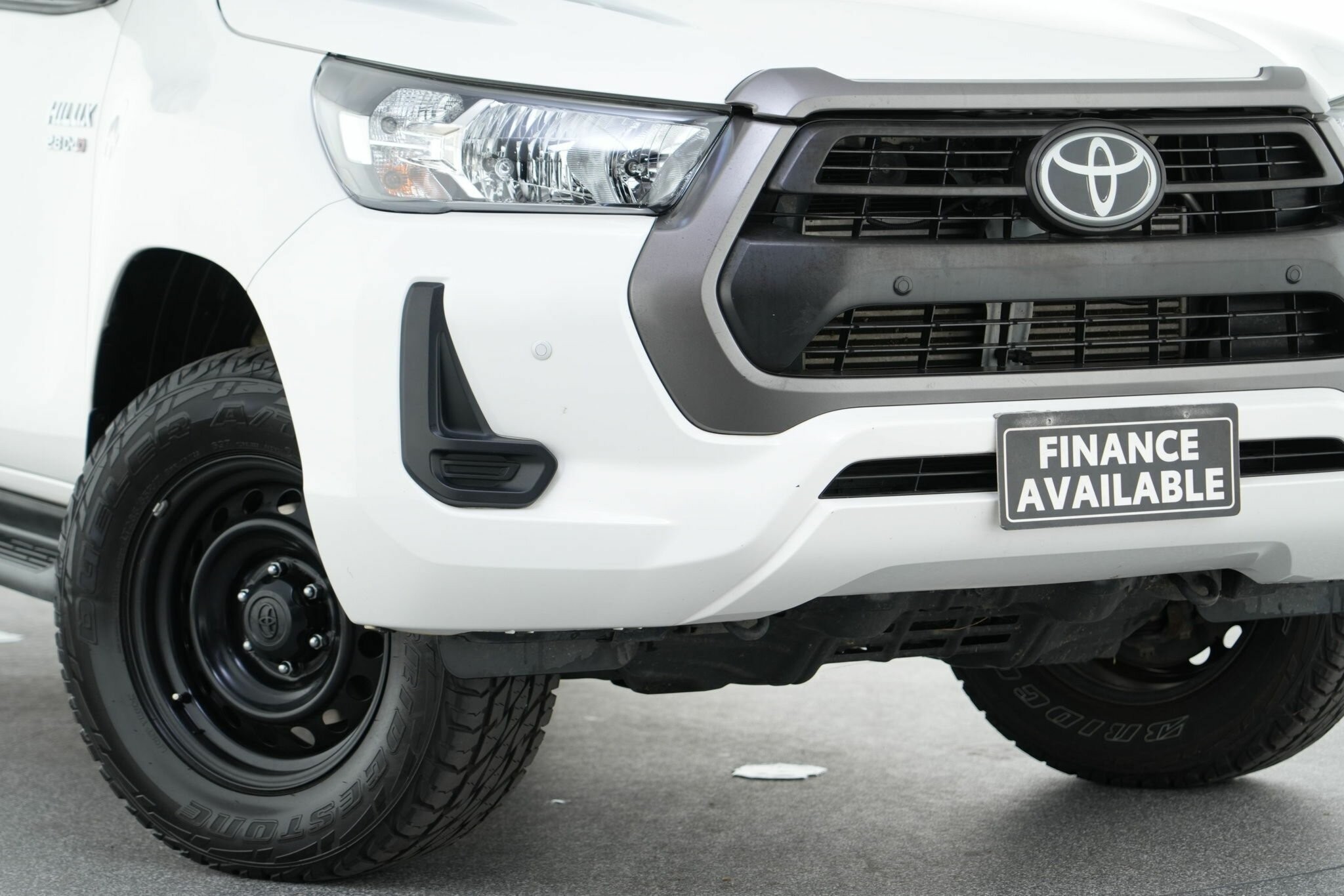 Toyota Hilux image 2