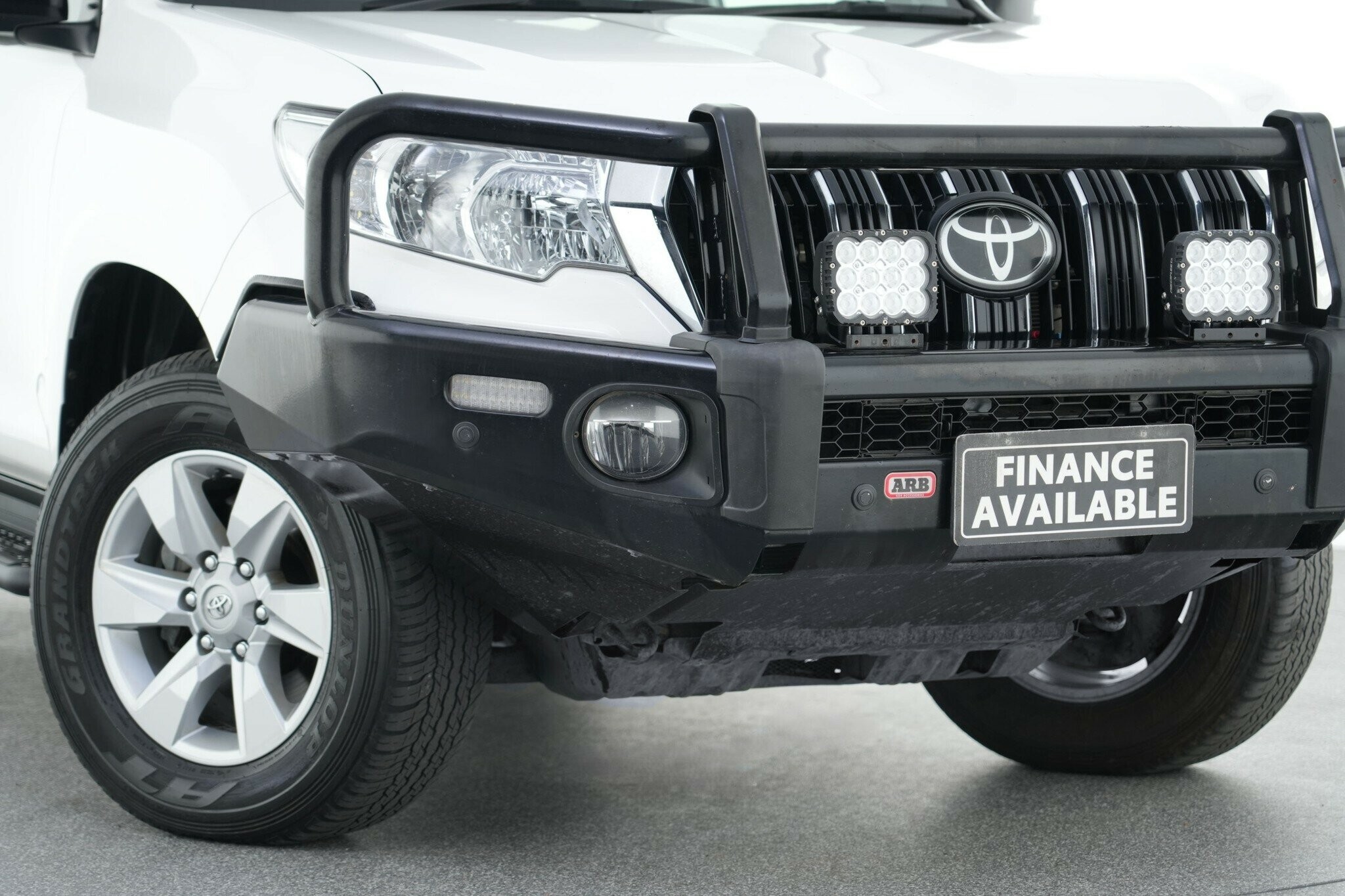 Toyota Landcruiser Prado image 2