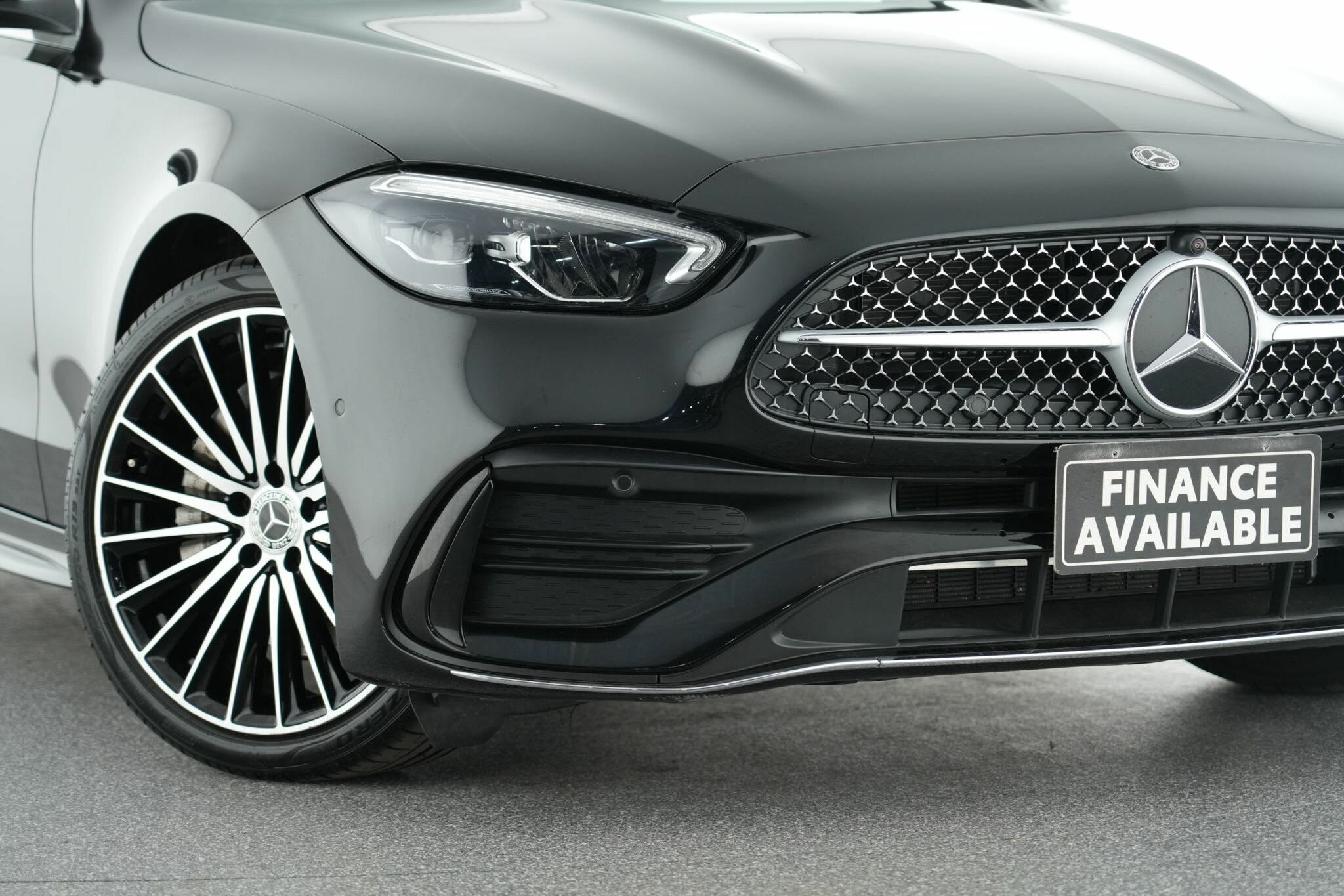 Mercedes Benz C-class image 2