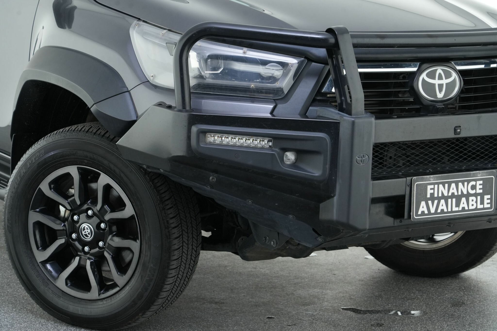 Toyota Hilux image 2