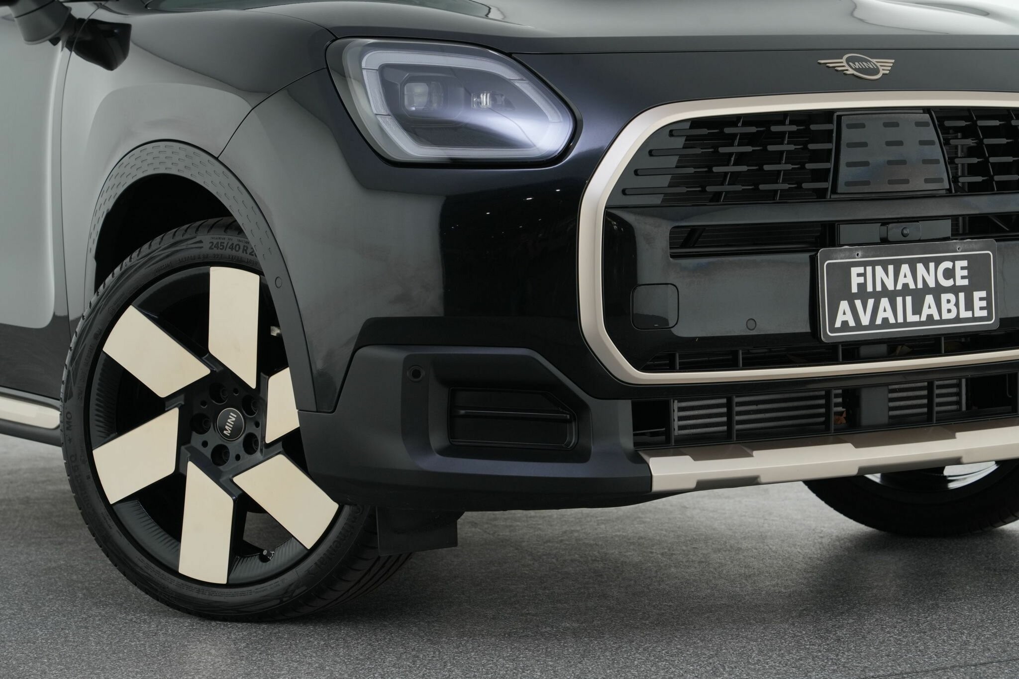 Mini Countryman image 2