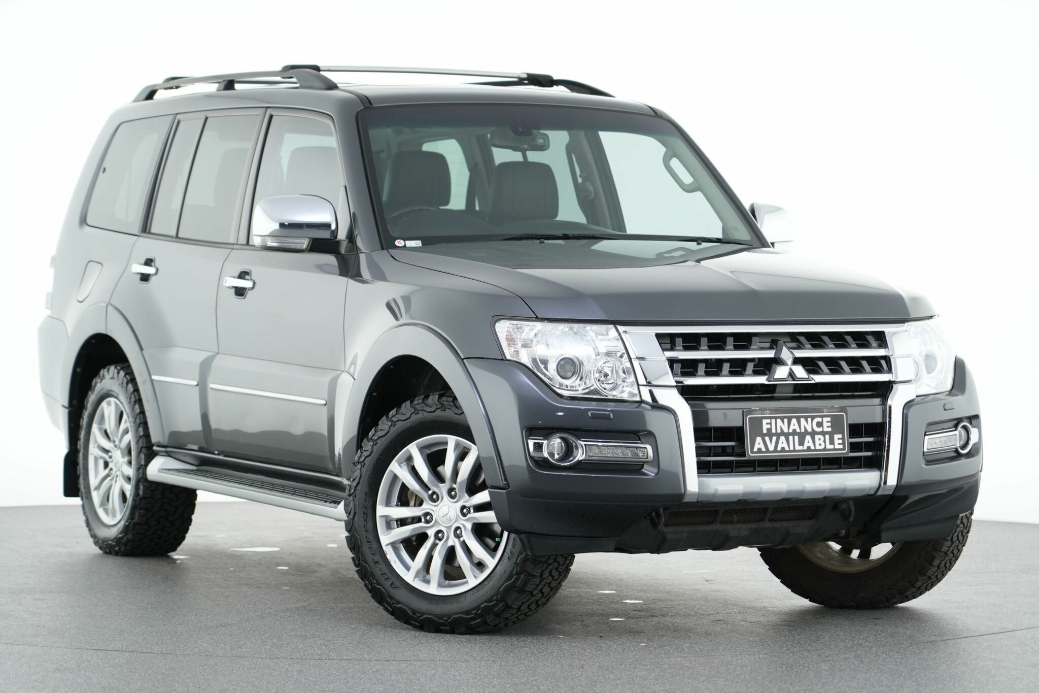 Mitsubishi Pajero image 1