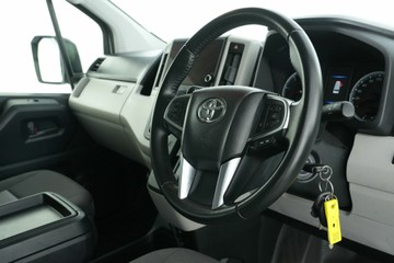 https://vehicle-cdn.autoleague.cloud/30641_U511943_11.jpg