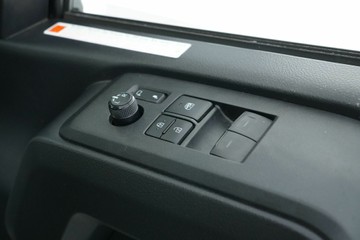 https://vehicle-cdn.autoleague.cloud/30641_U511943_13.jpg