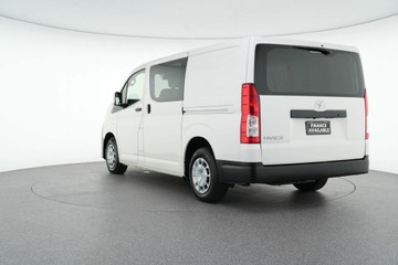 https://vehicle-cdn.autoleague.cloud/30641_U511943_5.jpg