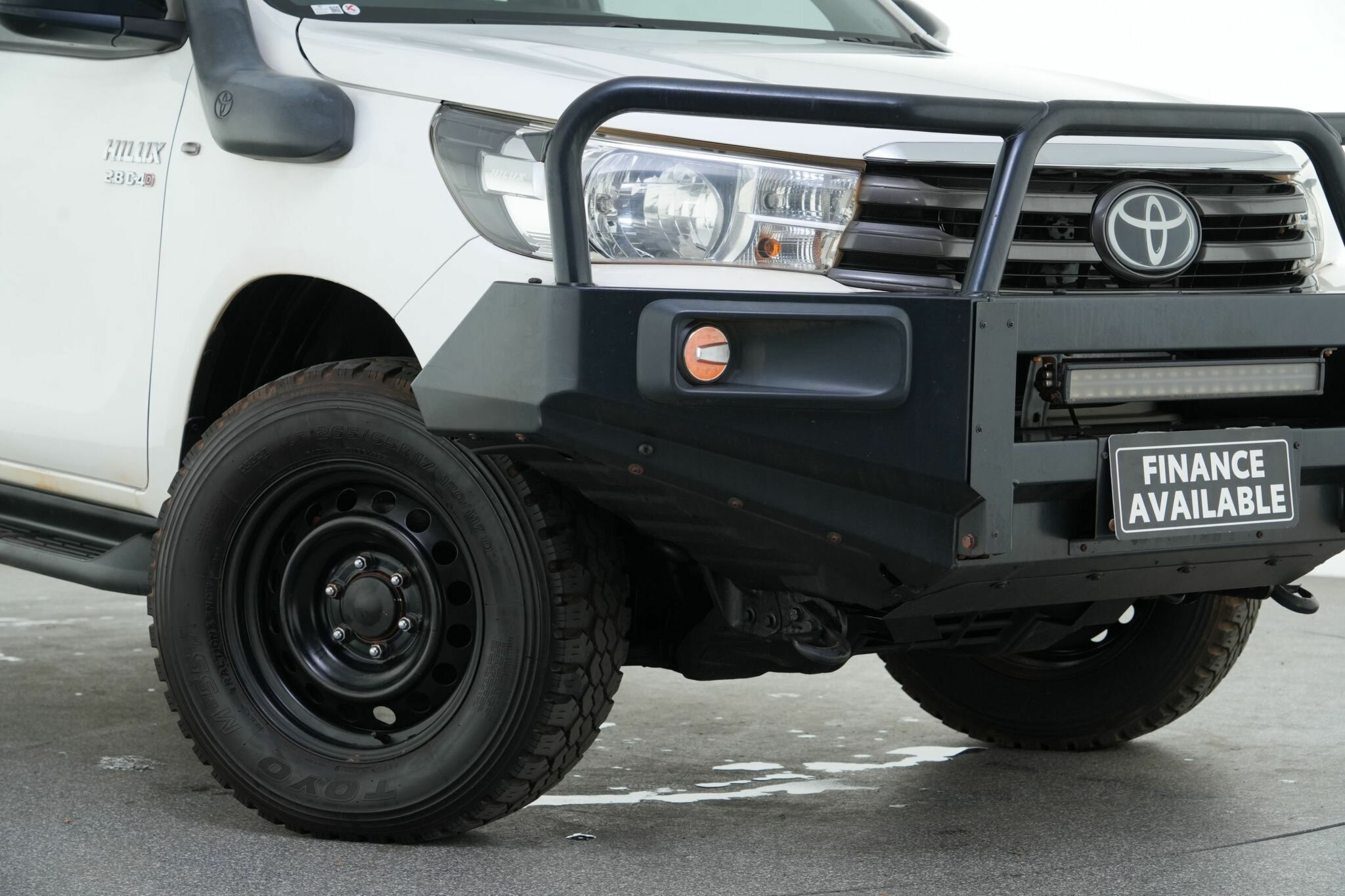 Toyota Hilux image 2