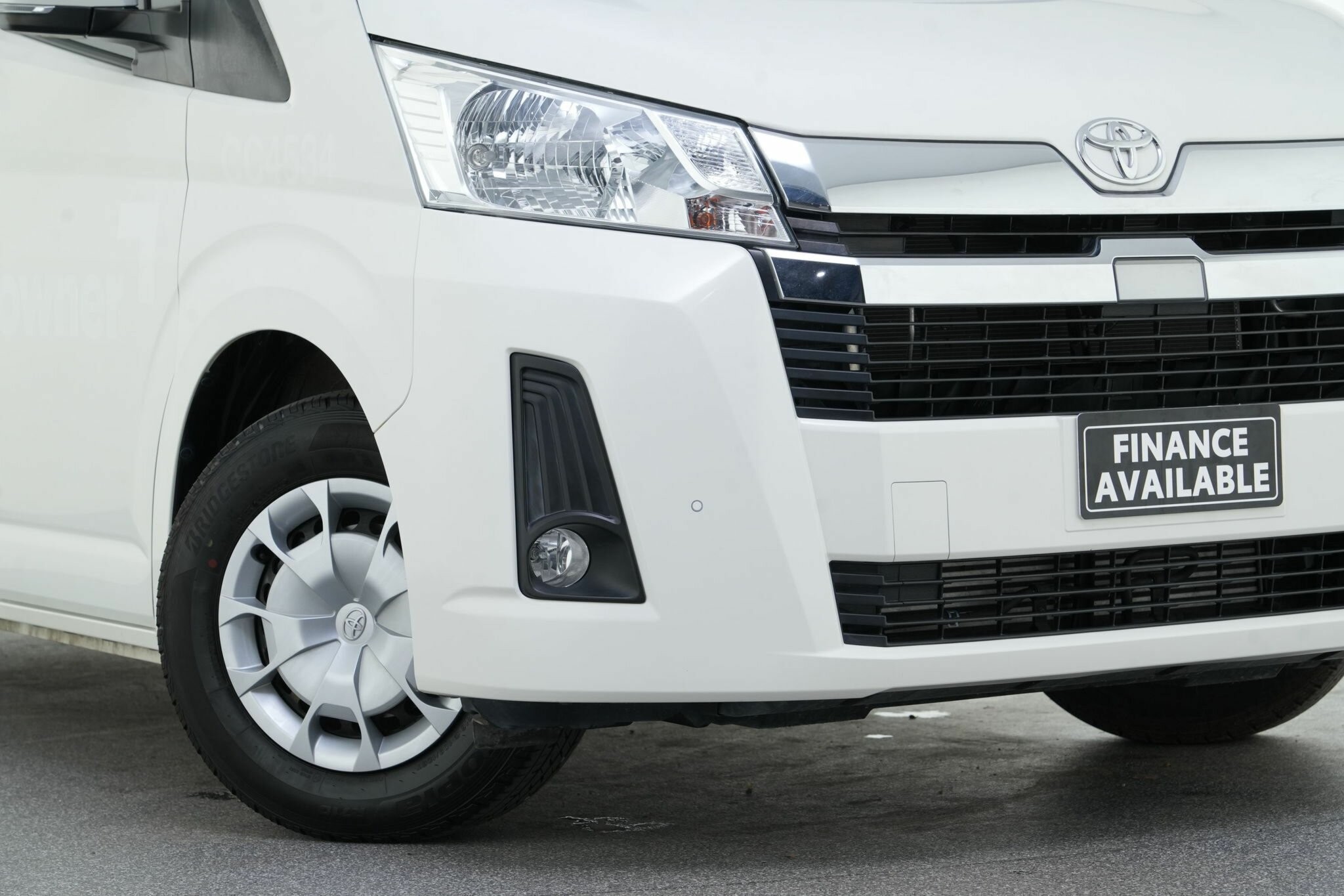 Toyota Hiace image 2