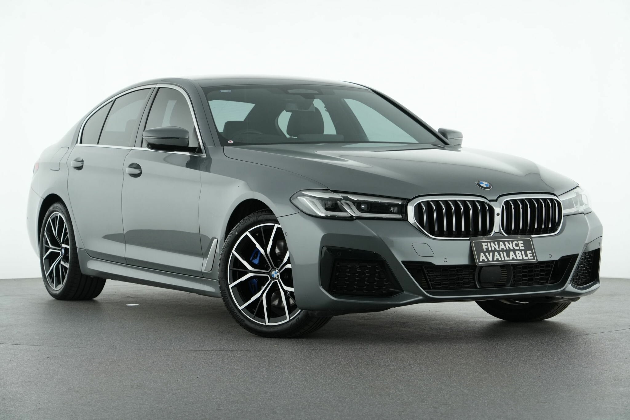 BMW 5 Series image 1