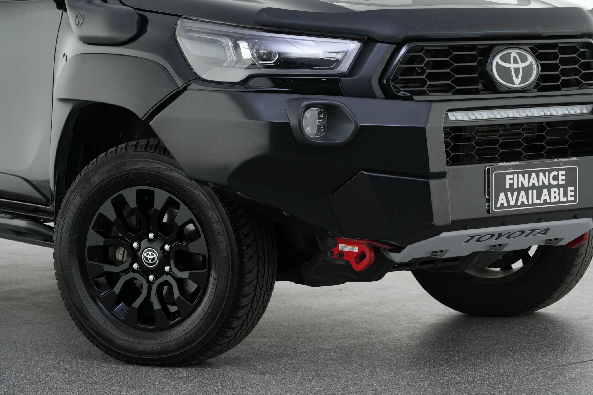 Toyota Hilux image 2