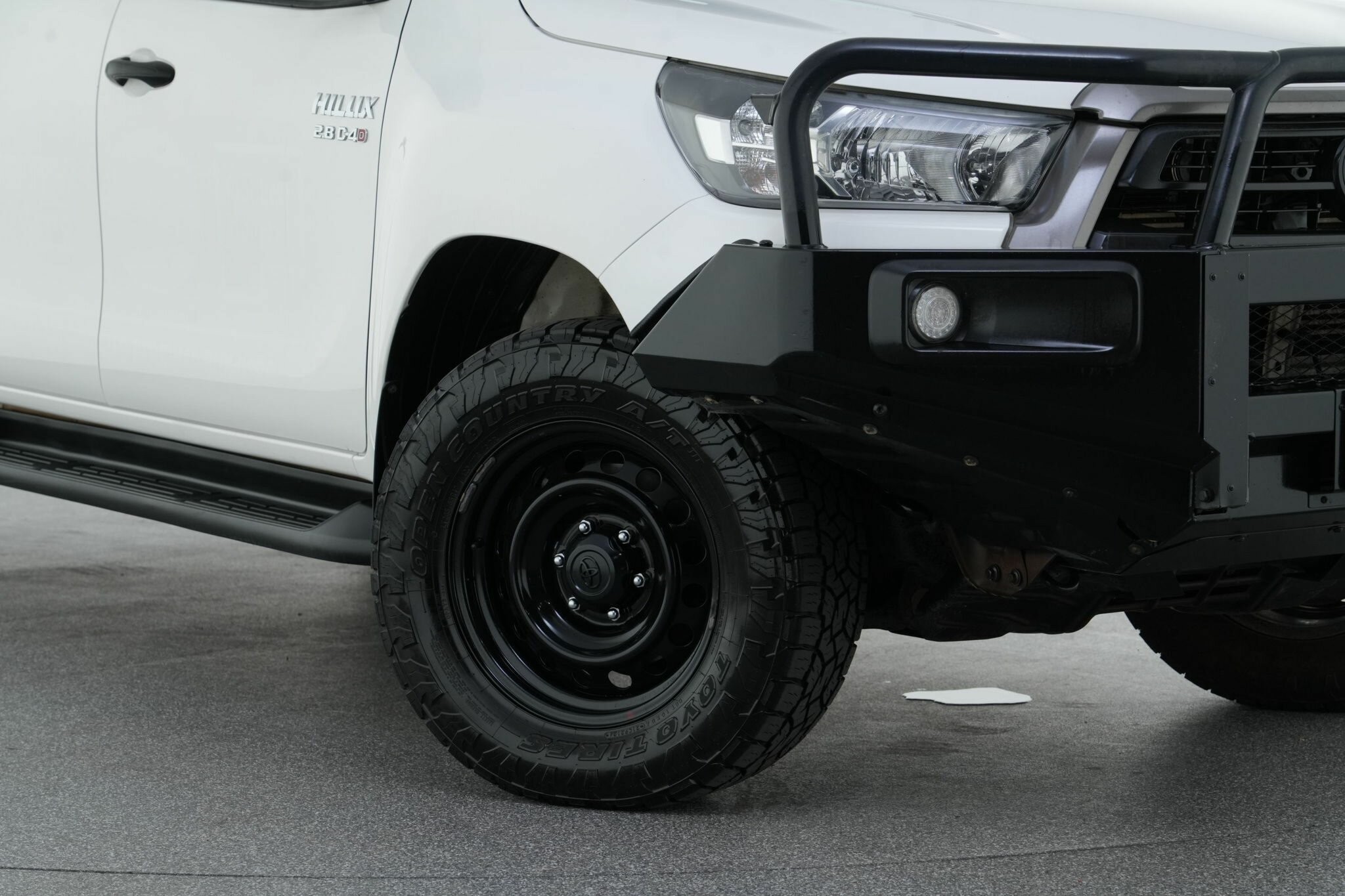 Toyota Hilux image 2