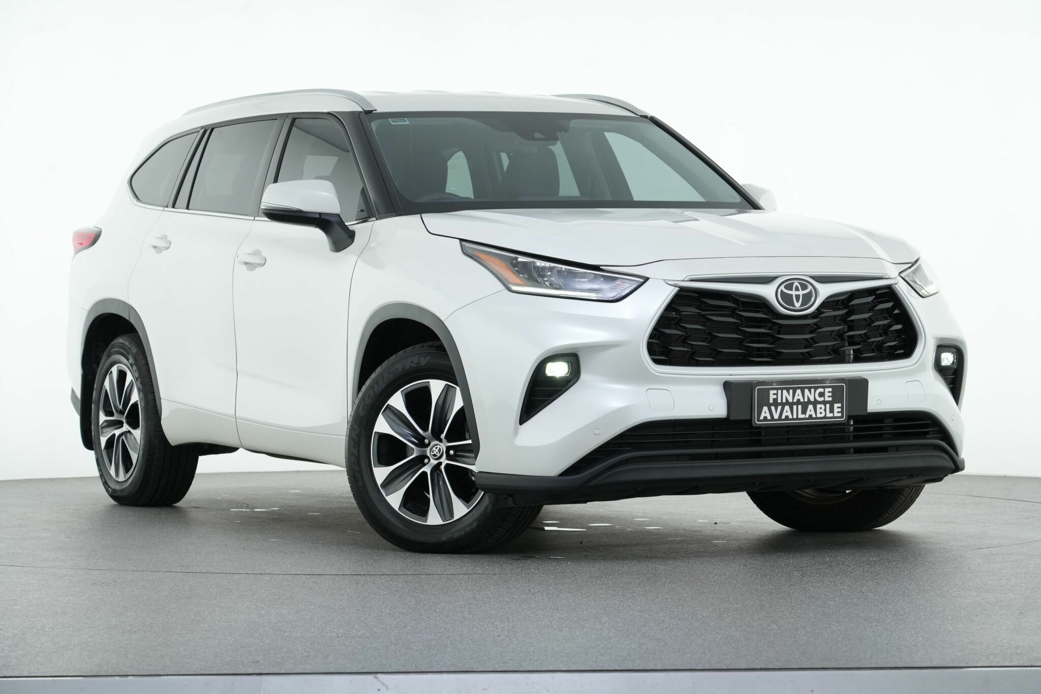 Toyota Kluger image 1
