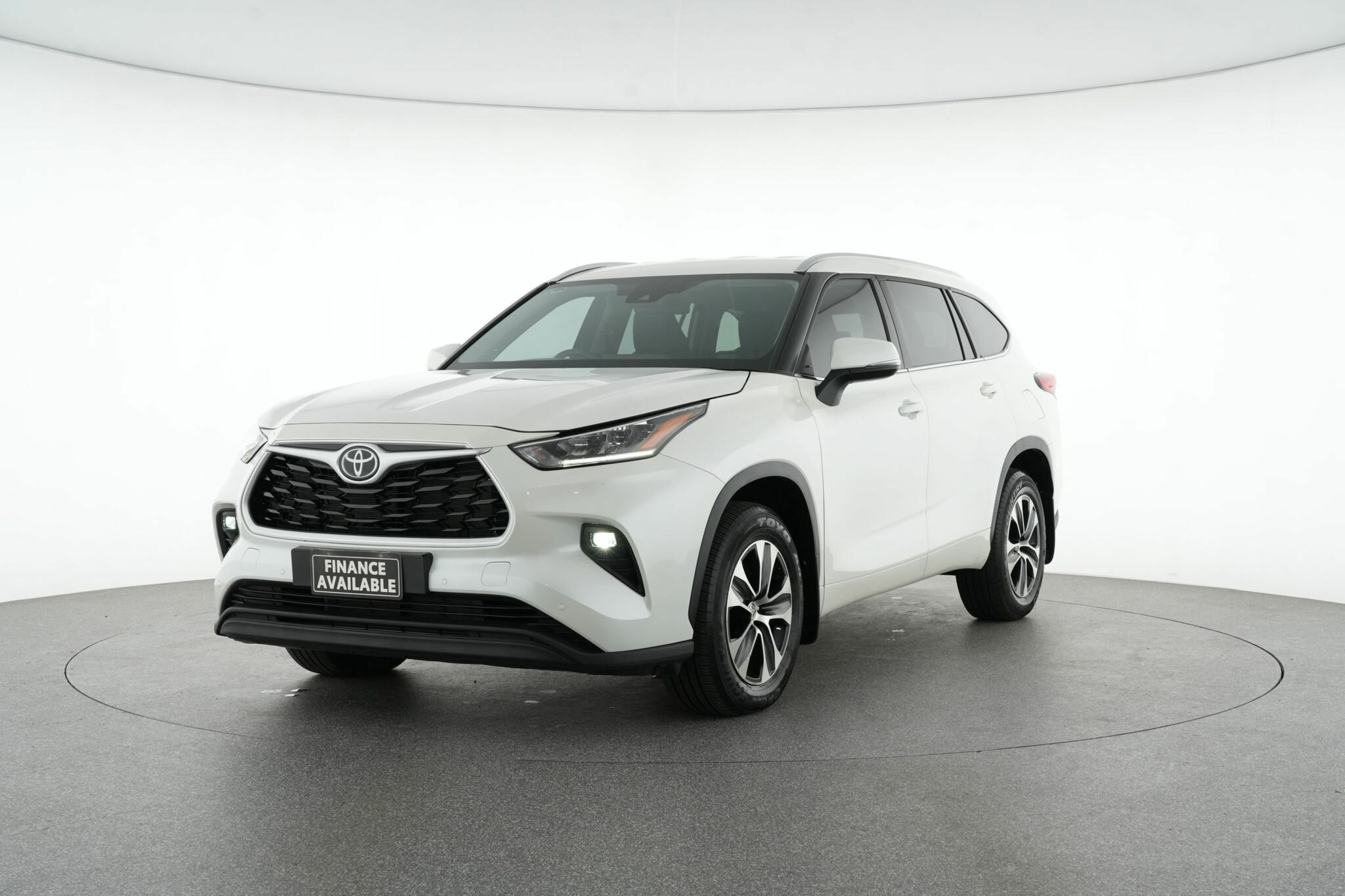 Toyota Kluger image 4