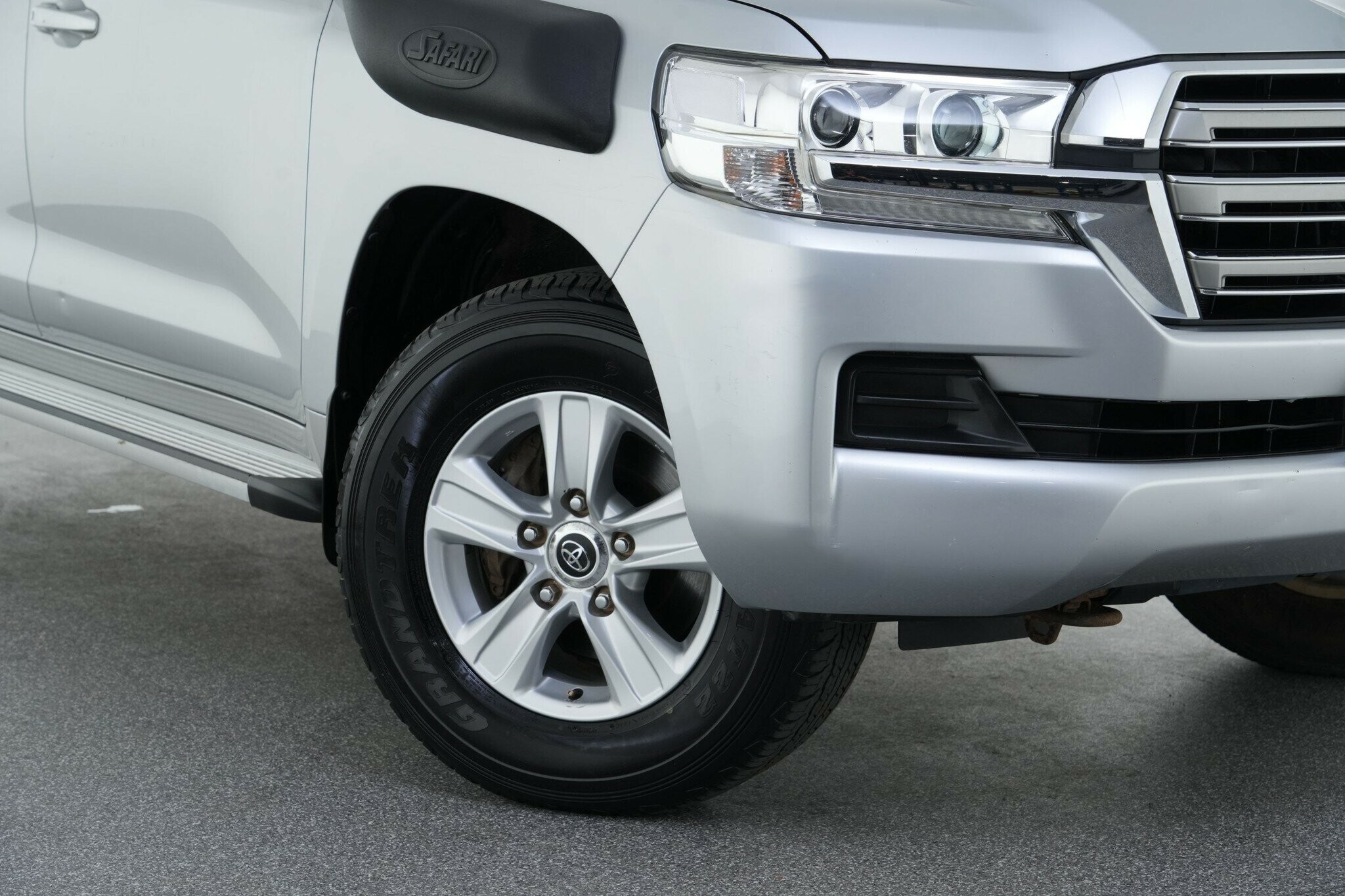 Toyota Landcruiser image 2