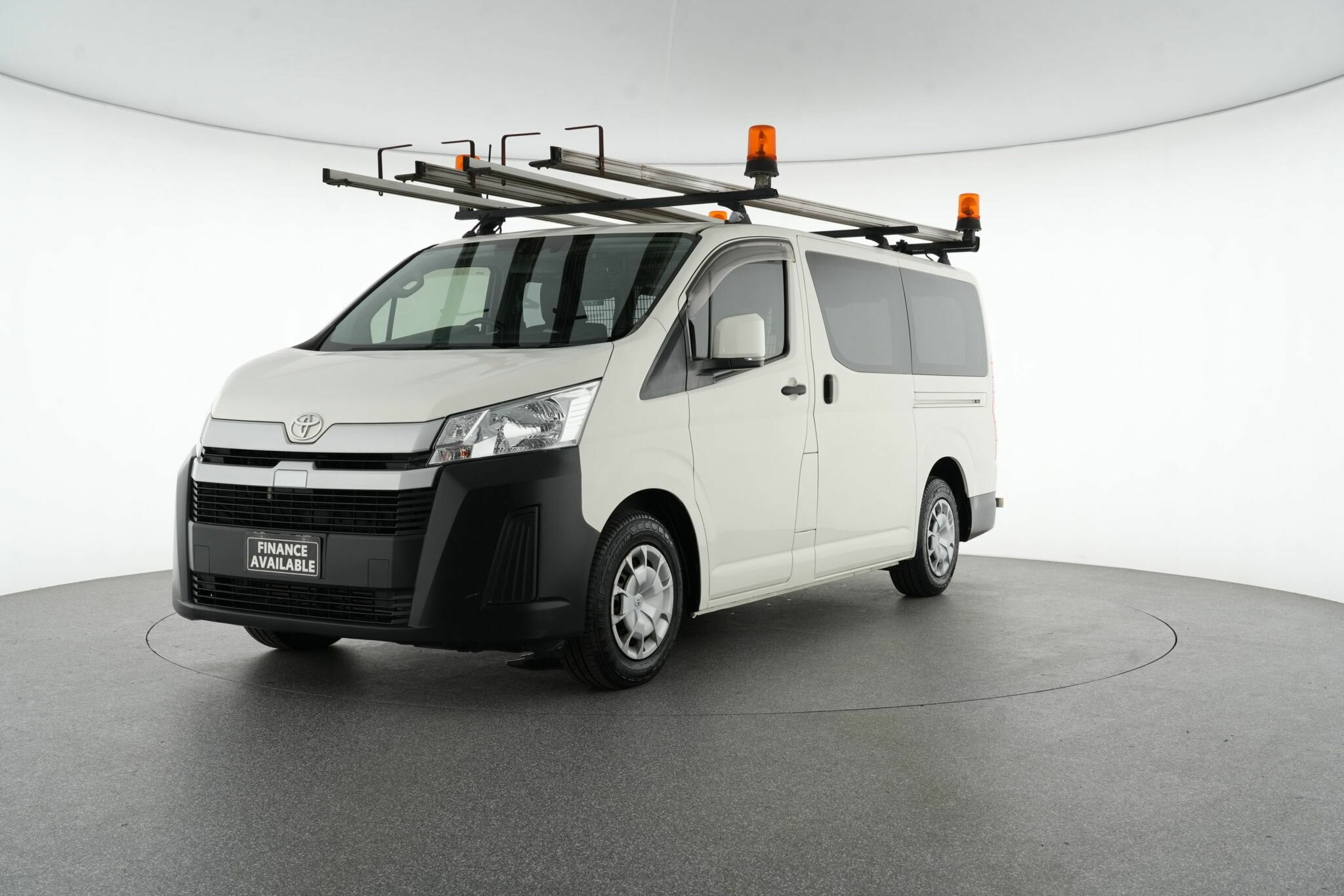 Toyota Hiace image 4