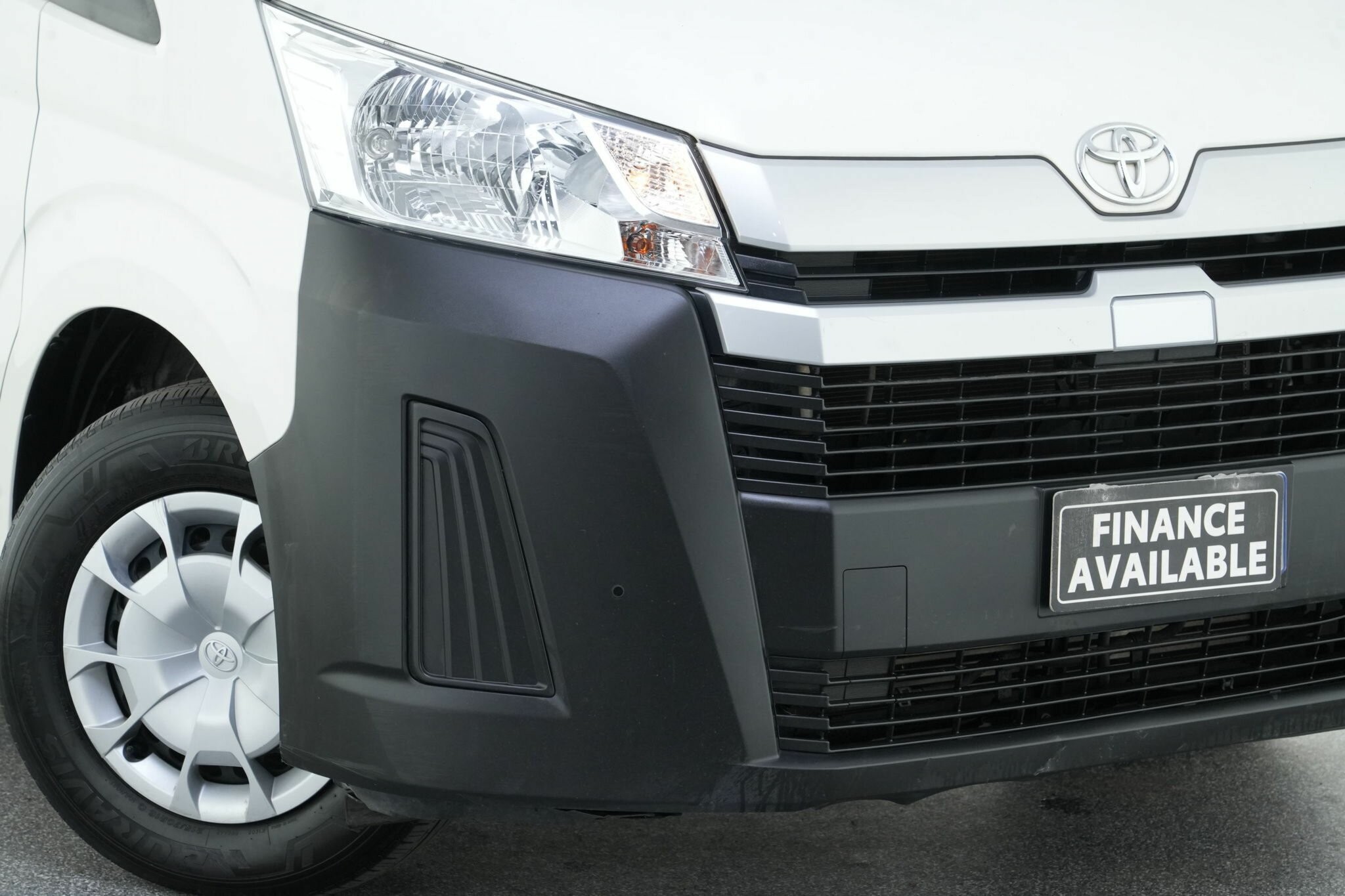 Toyota Hiace image 2