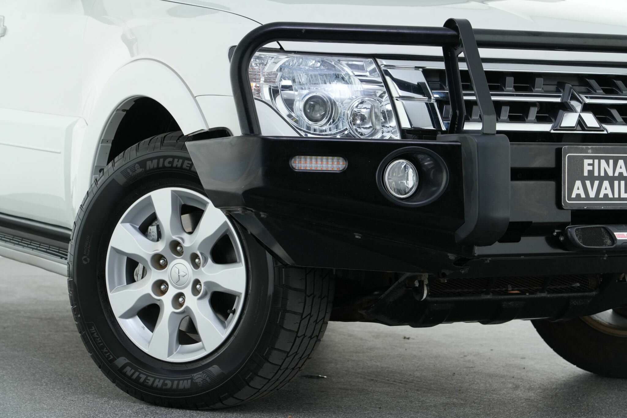 Mitsubishi Pajero image 2