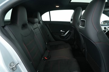 https://vehicle-cdn.autoleague.cloud/30641_U512029_12.jpg
