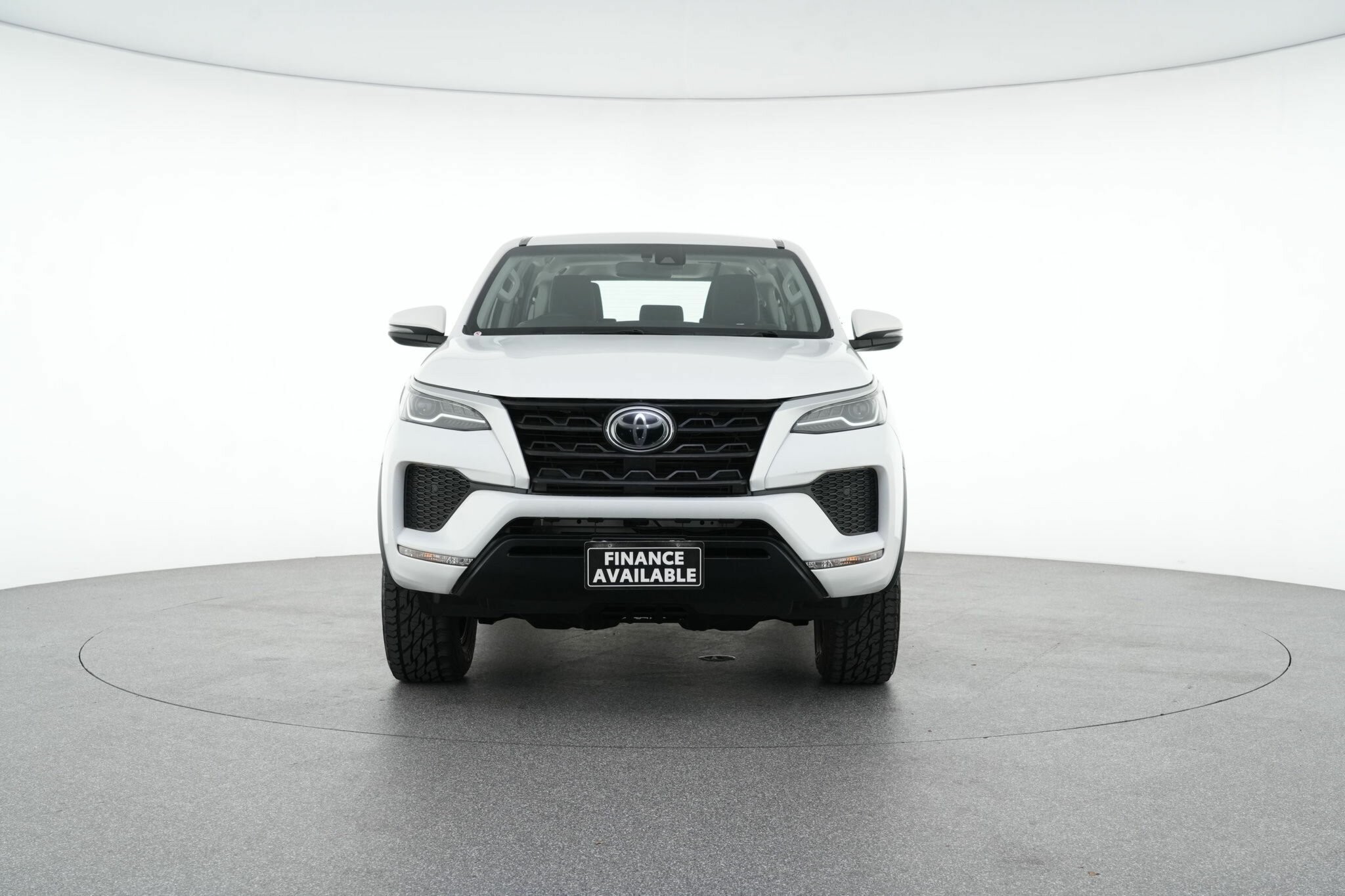 Toyota Fortuner image 3