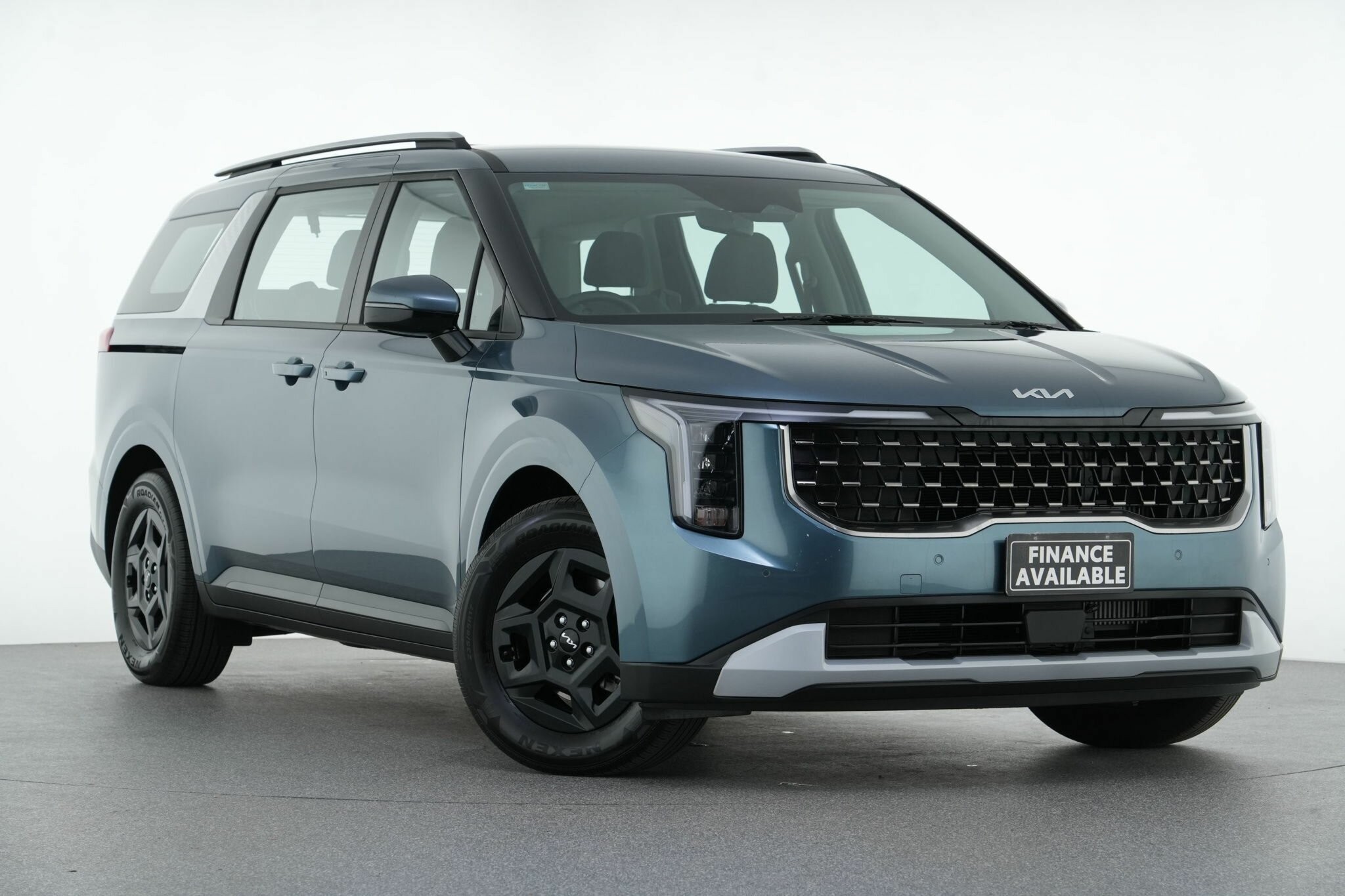 Kia Carnival image 1