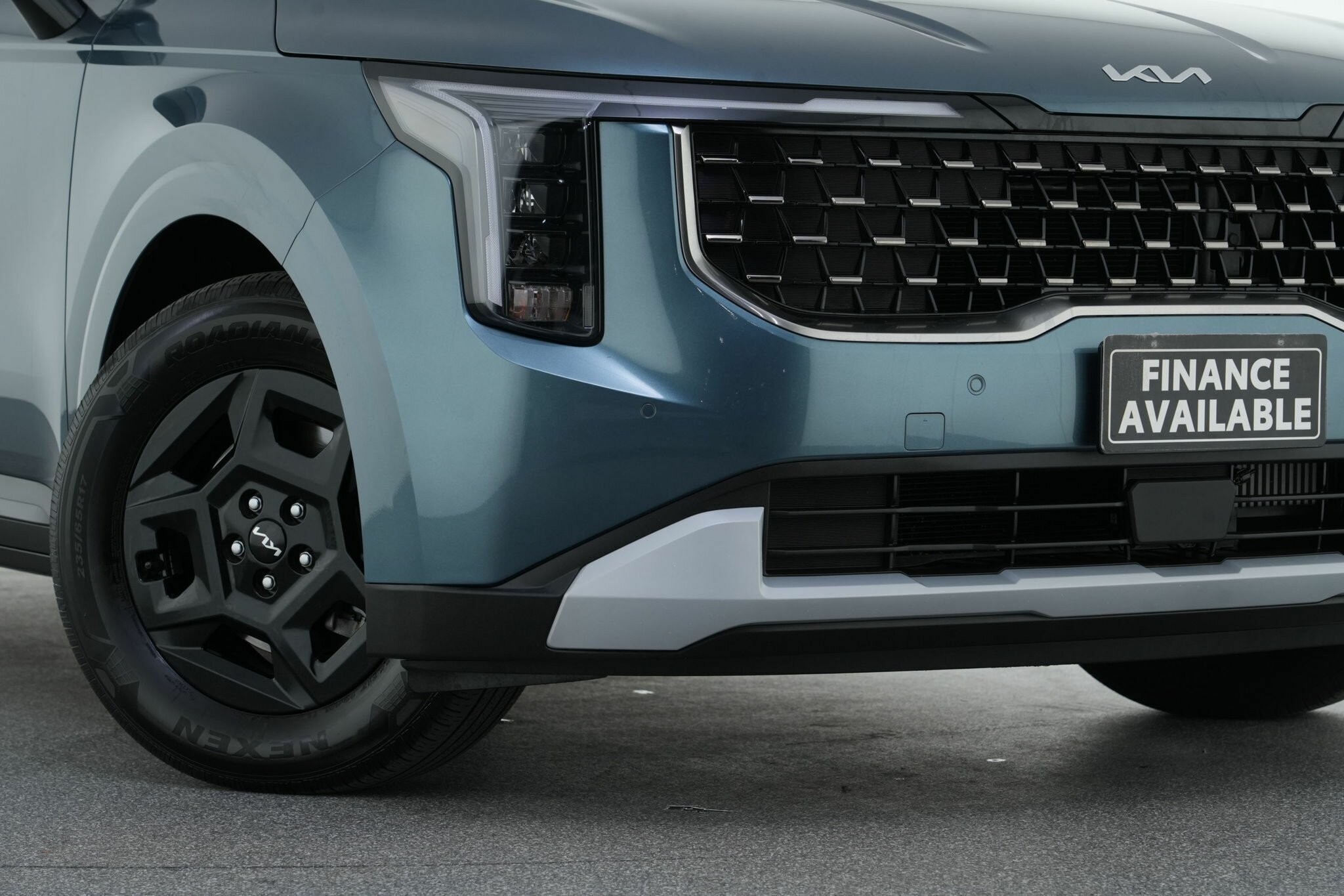 Kia Carnival image 2