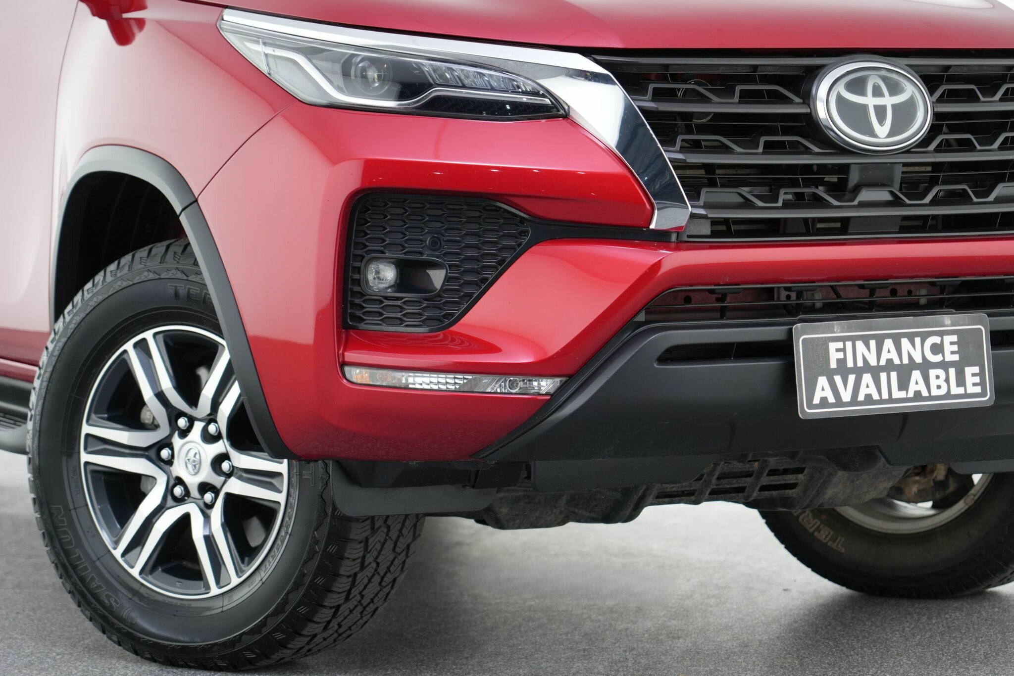 Toyota Fortuner image 2