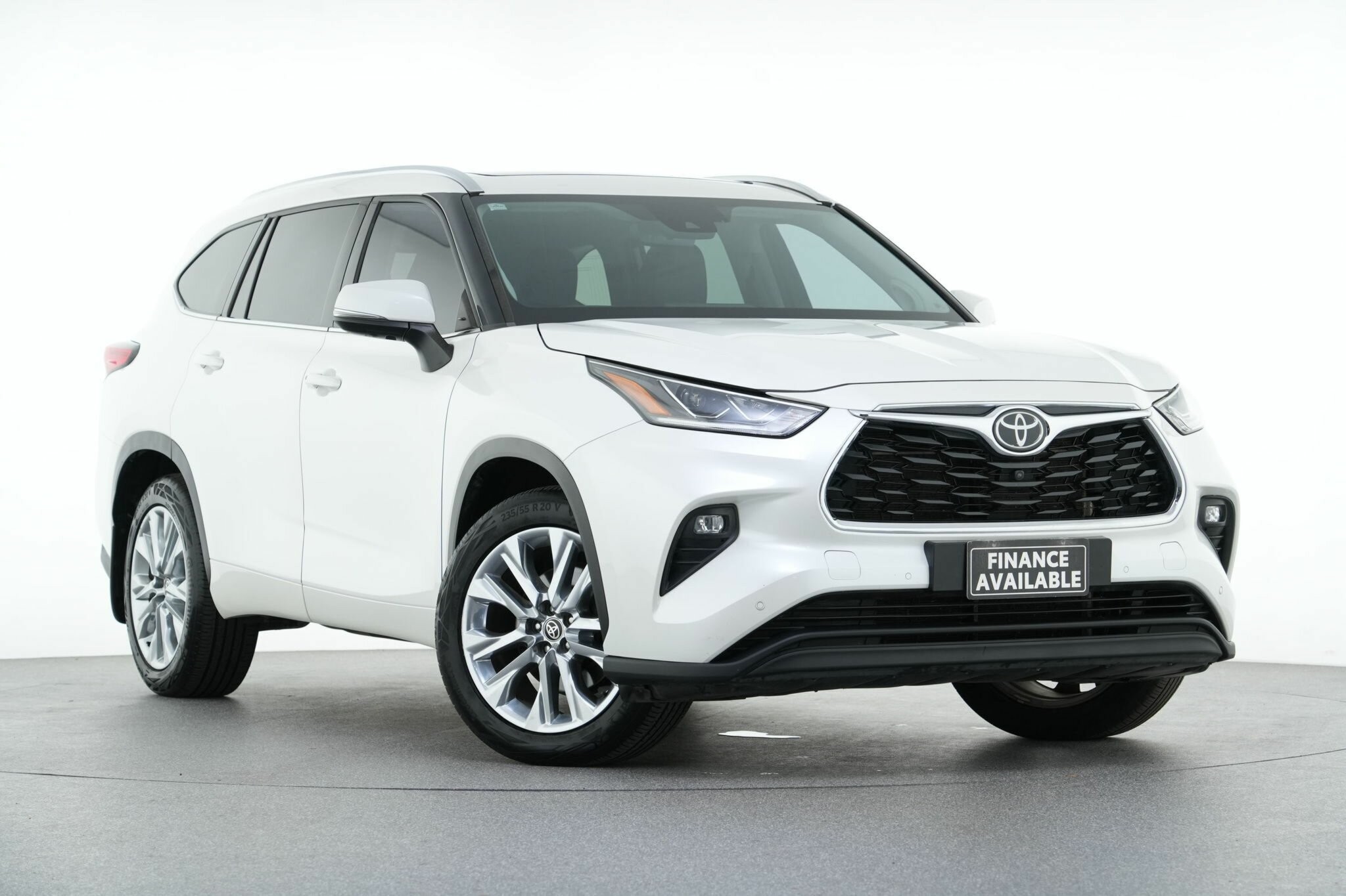 Toyota Kluger image 1