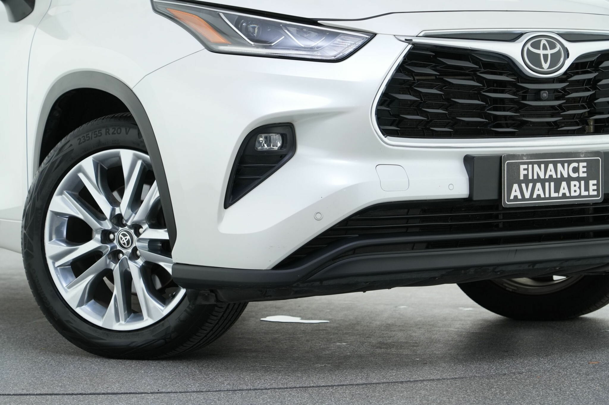 Toyota Kluger image 2