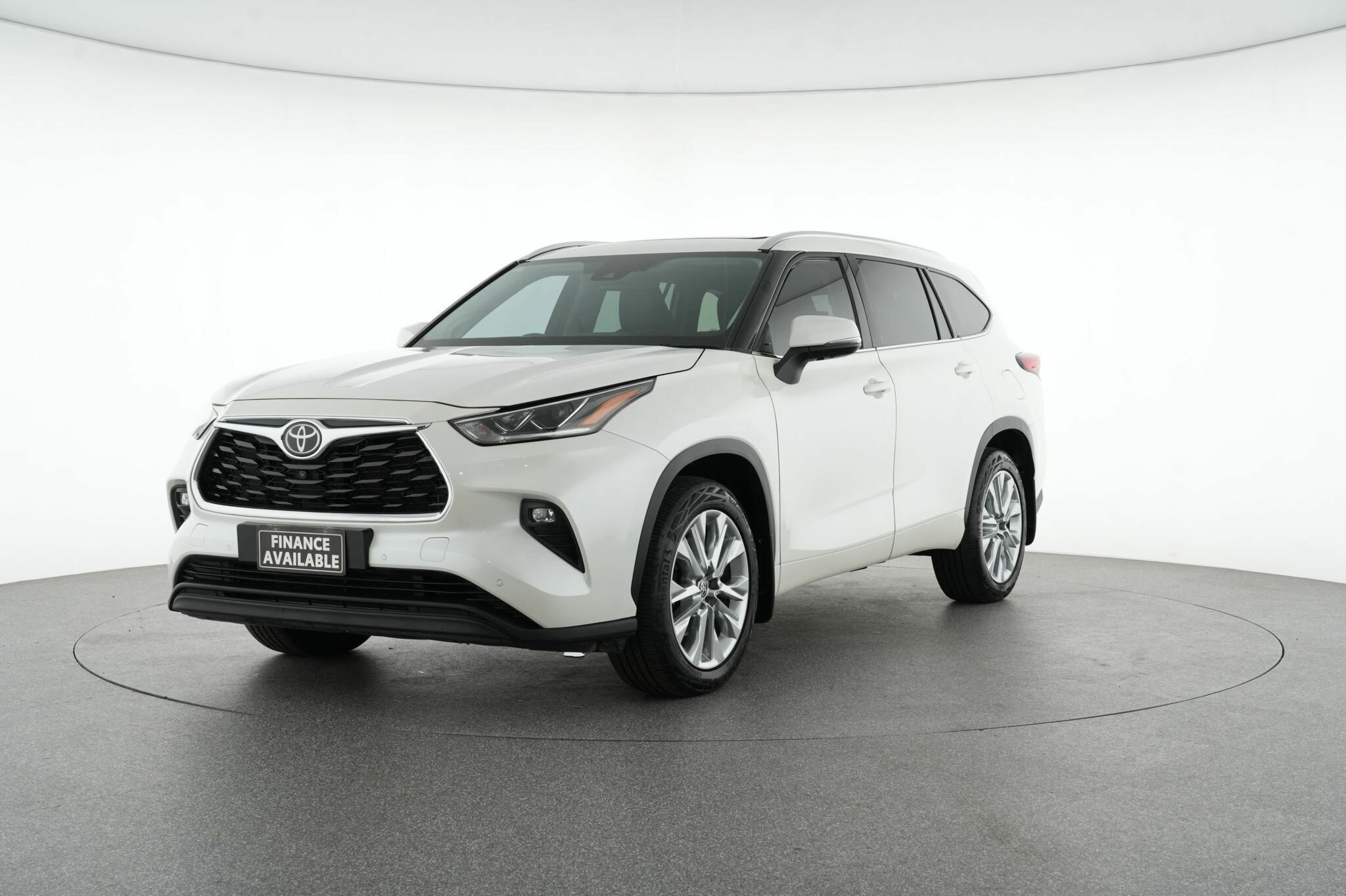 Toyota Kluger image 4