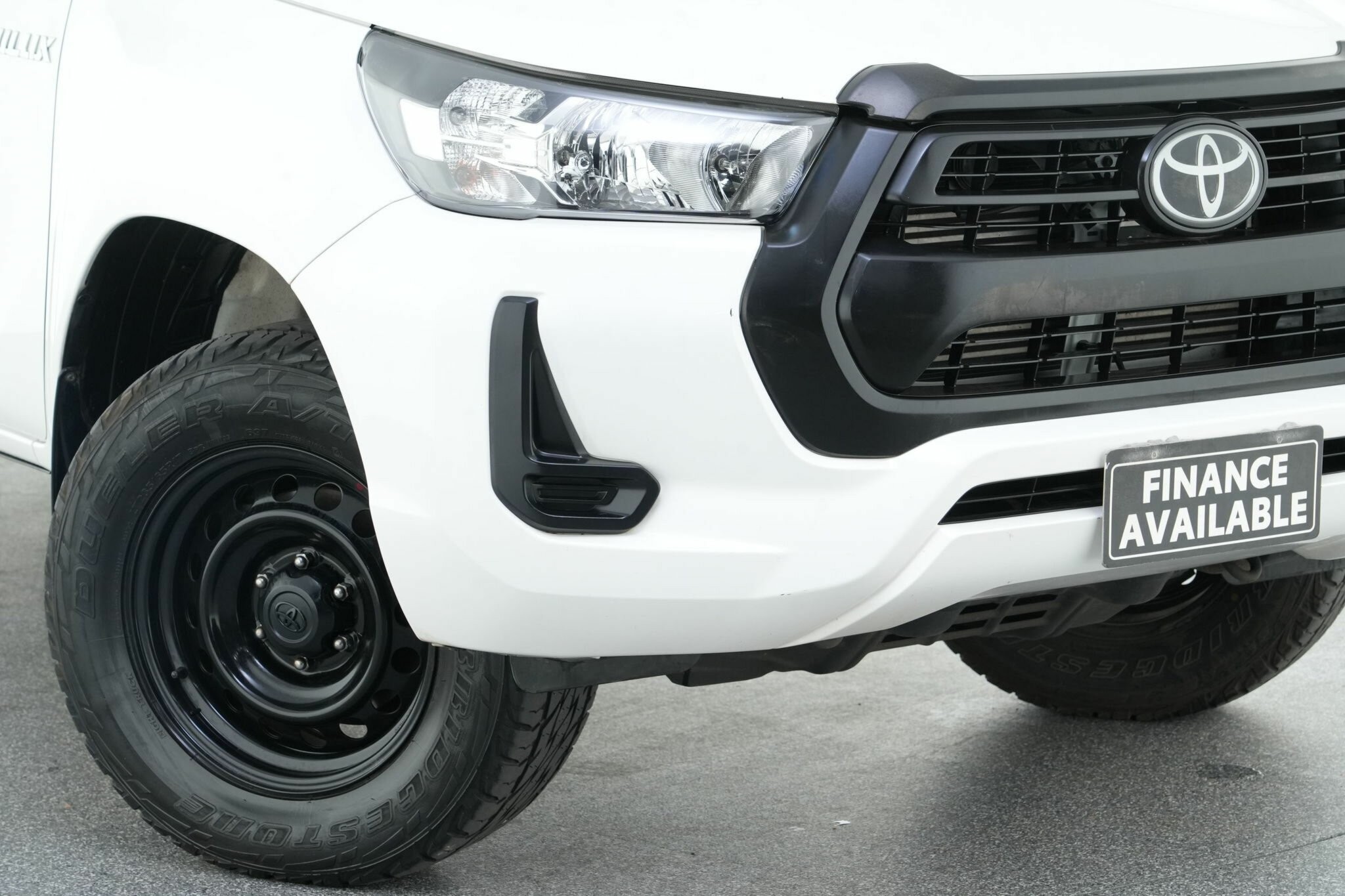 Toyota Hilux image 2