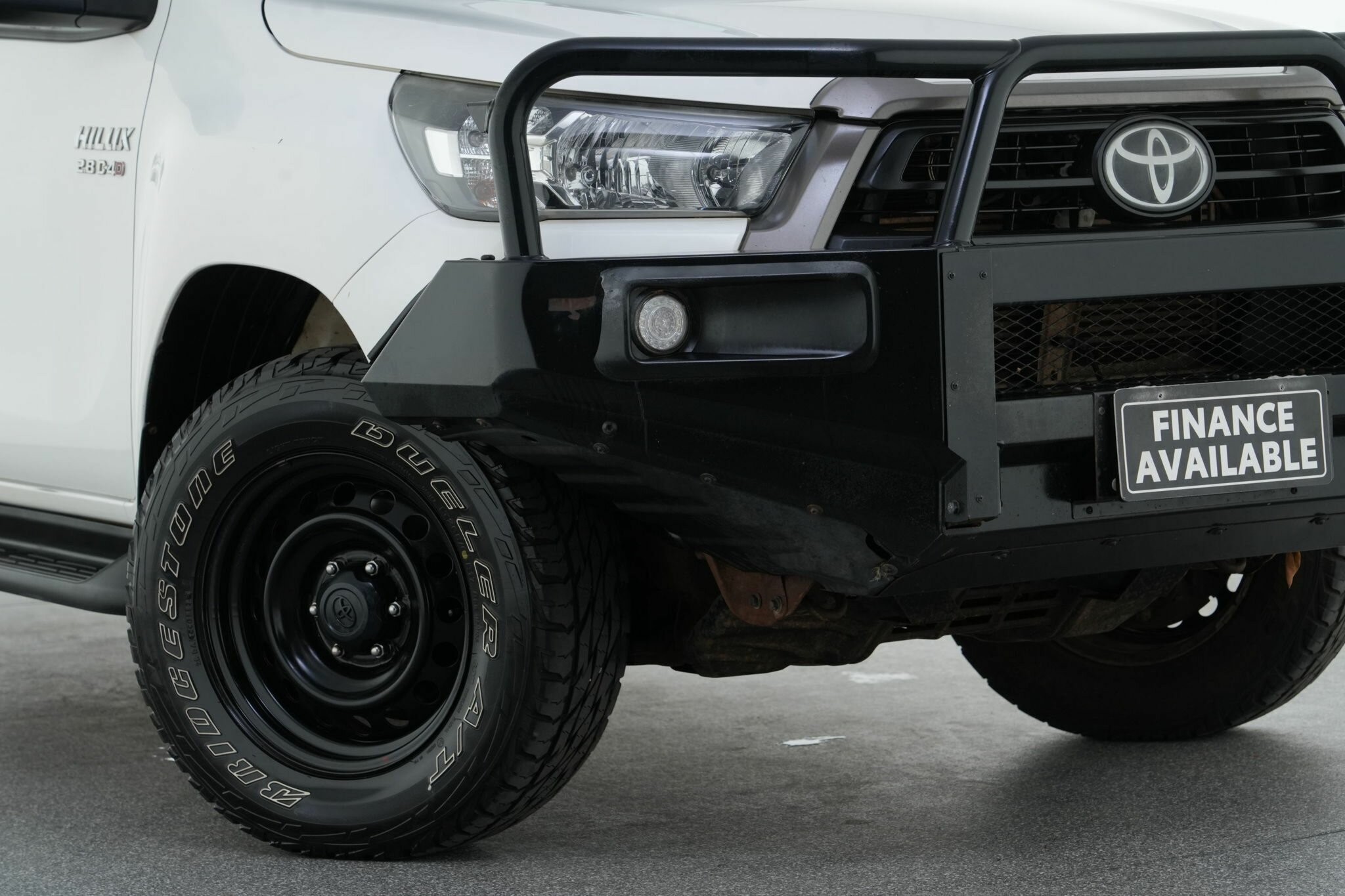 Toyota Hilux image 2