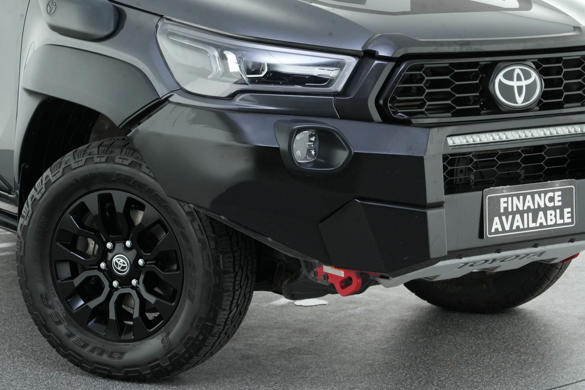 Toyota Hilux image 2