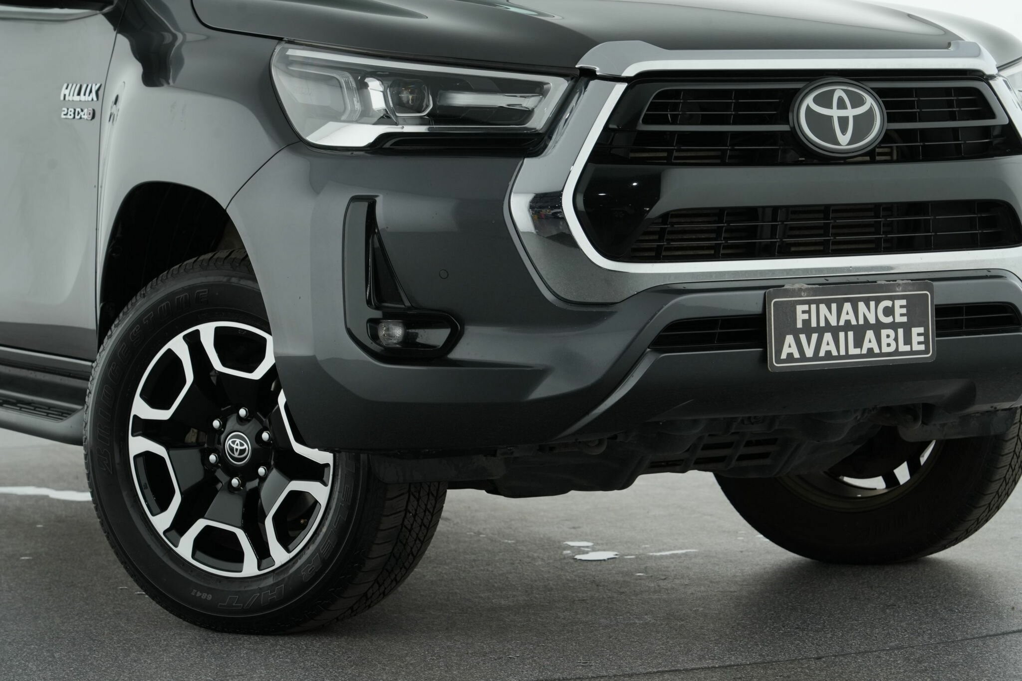 Toyota Hilux image 2
