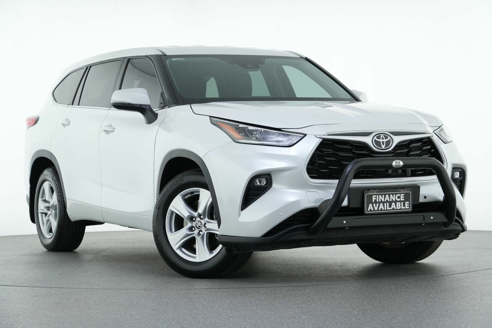 Toyota Kluger image 1