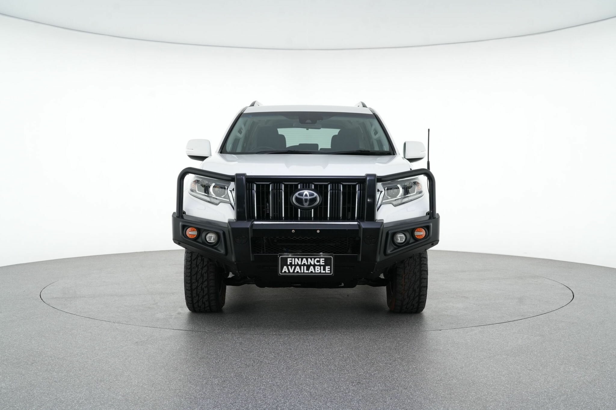 Toyota Landcruiser Prado image 2