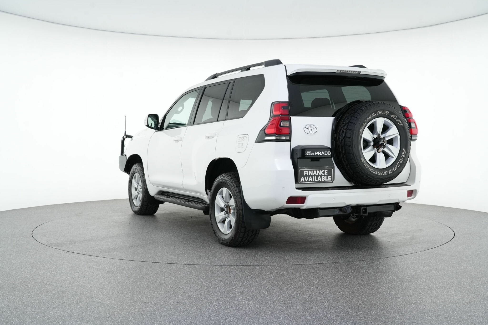 Toyota Landcruiser Prado image 4
