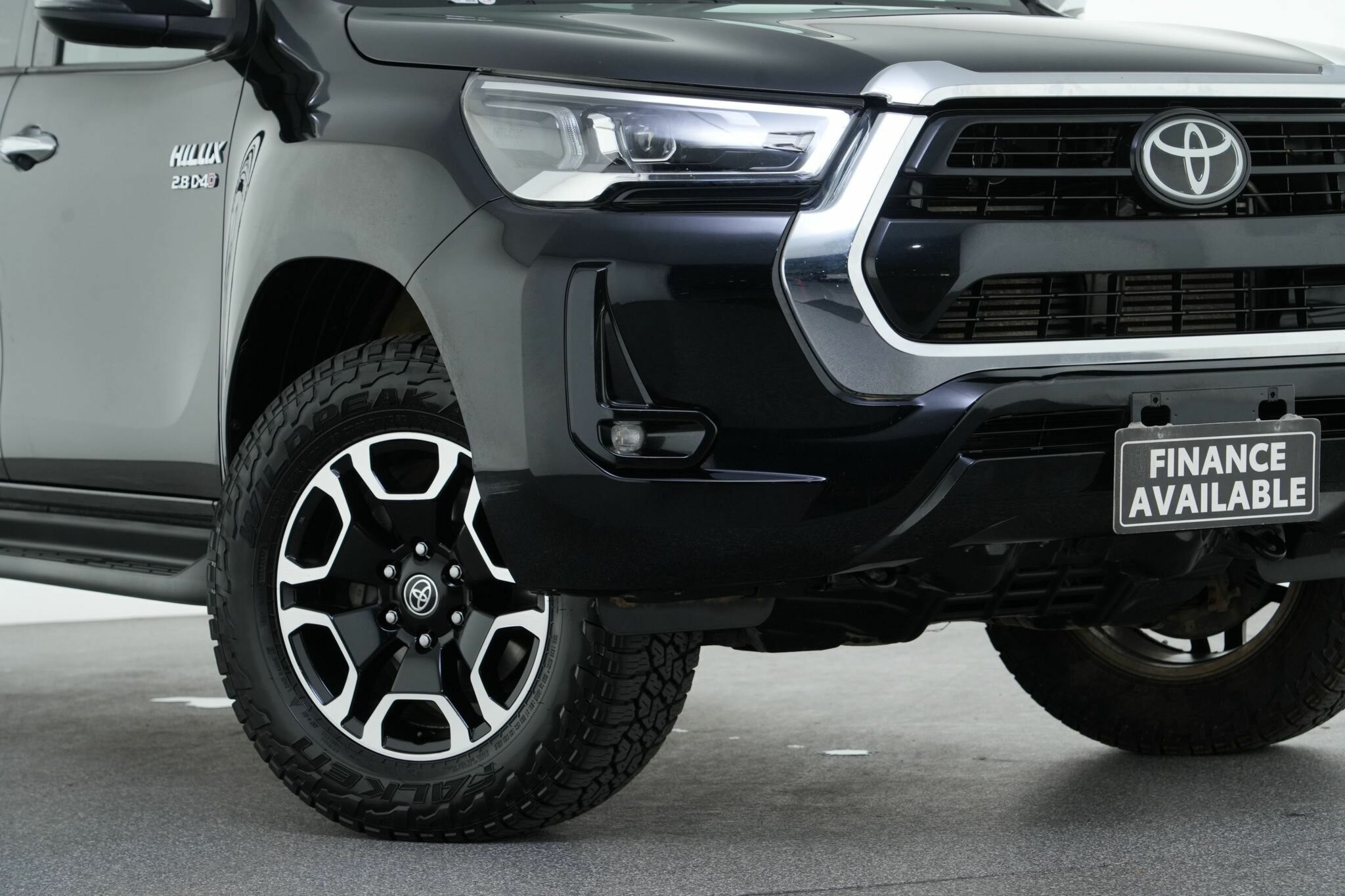 Toyota Hilux image 2