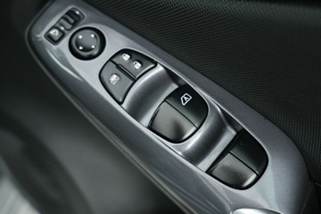 https://vehicle-cdn.autoleague.cloud/30641_U512096_15.jpg