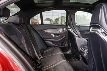 https://vehicle-cdn.autoleague.cloud/30641_U512097_14.jpg