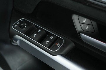 https://vehicle-cdn.autoleague.cloud/30641_U512109_17.jpg
