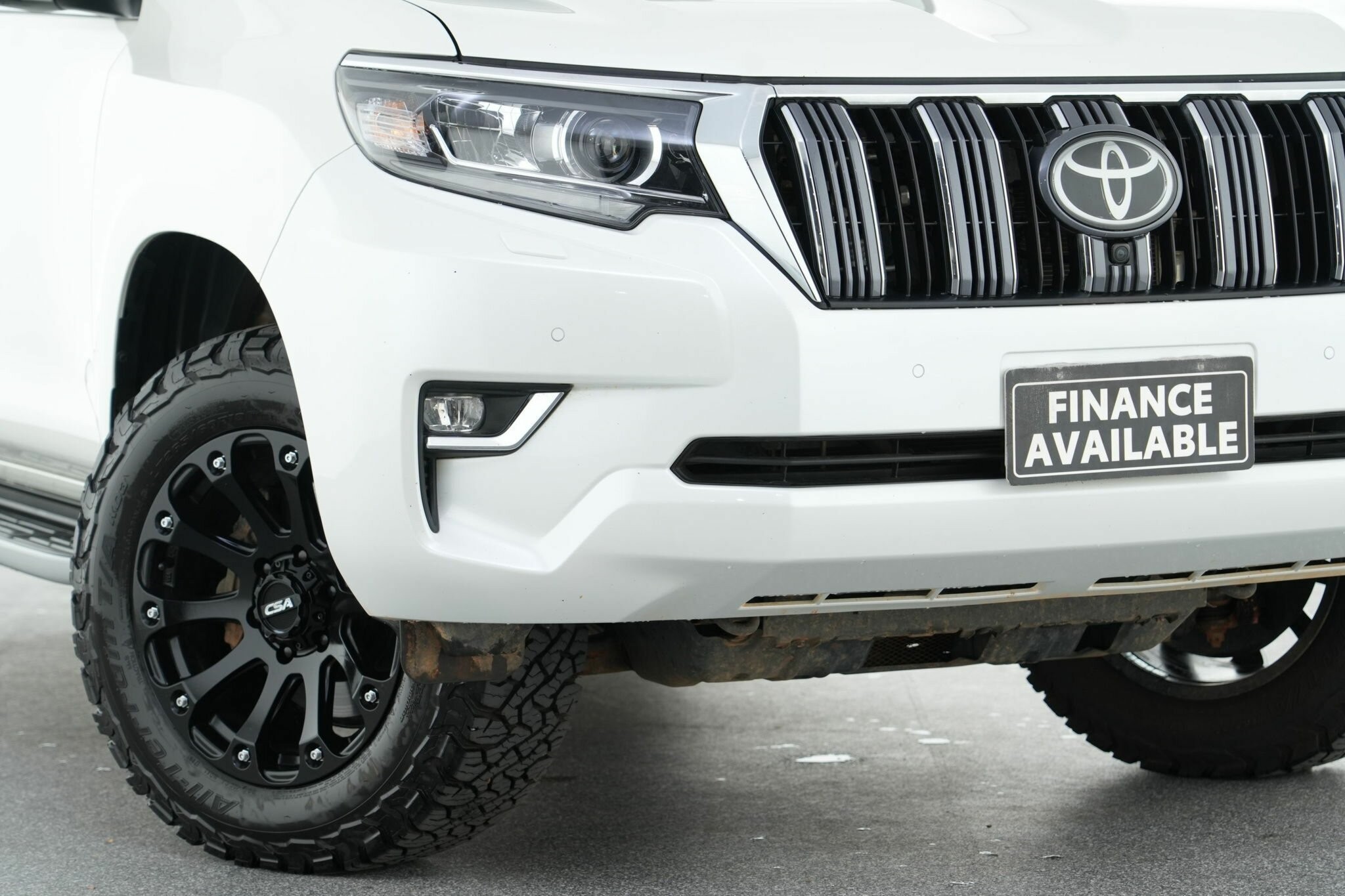 Toyota Landcruiser Prado image 2