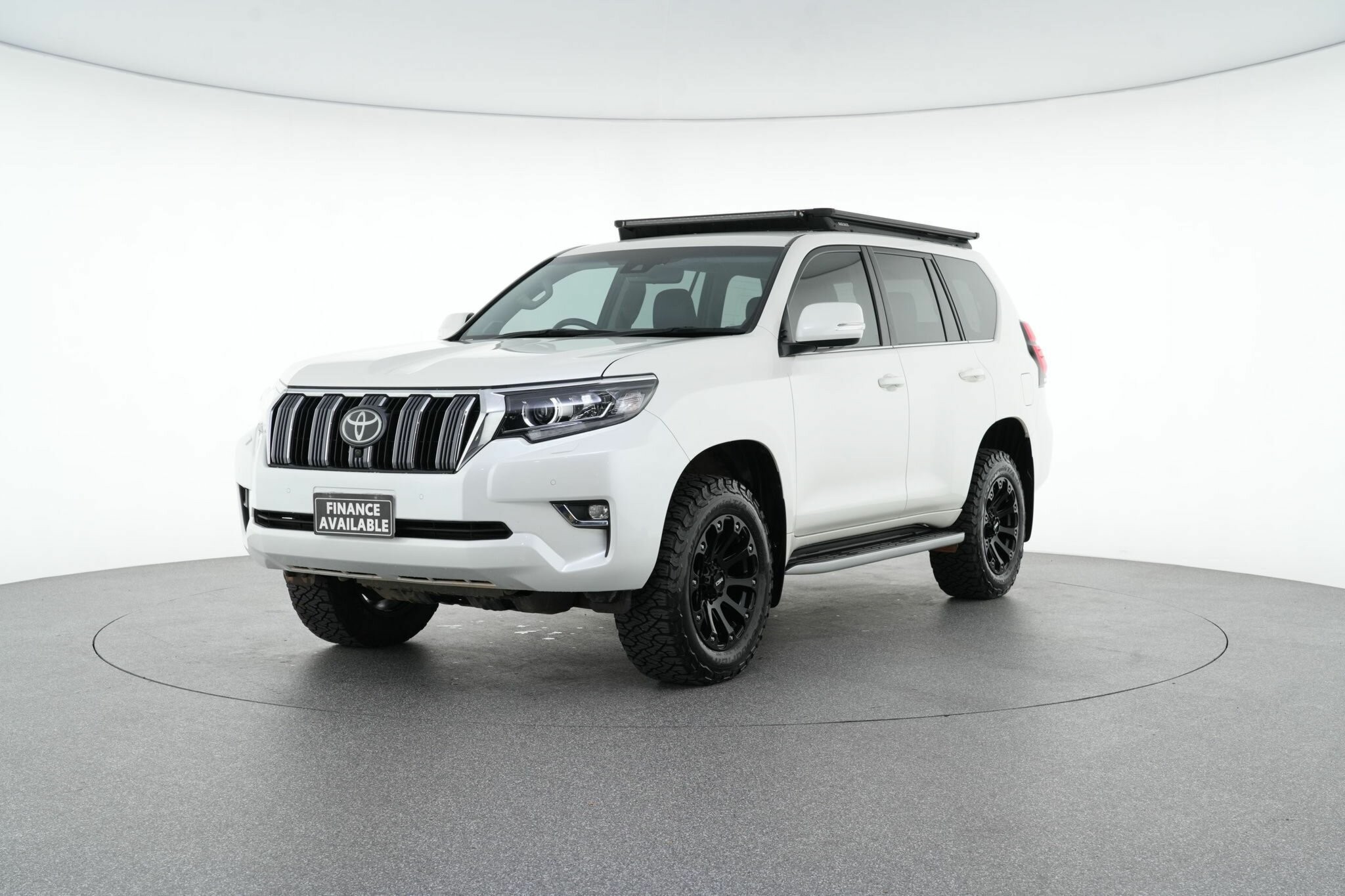 Toyota Landcruiser Prado image 4