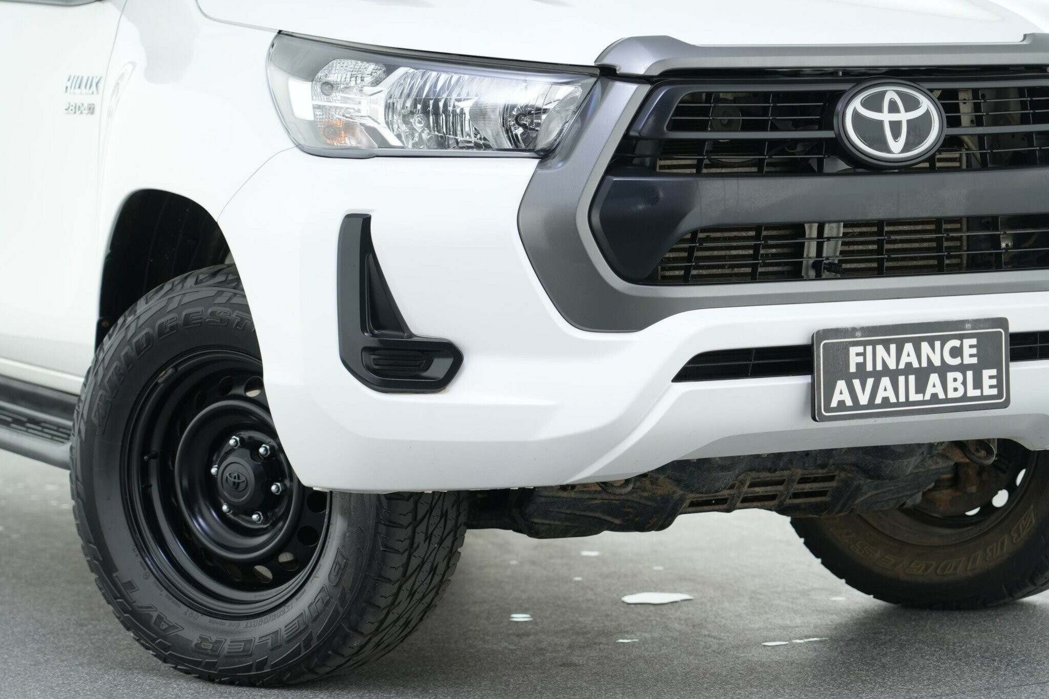 Toyota Hilux image 2