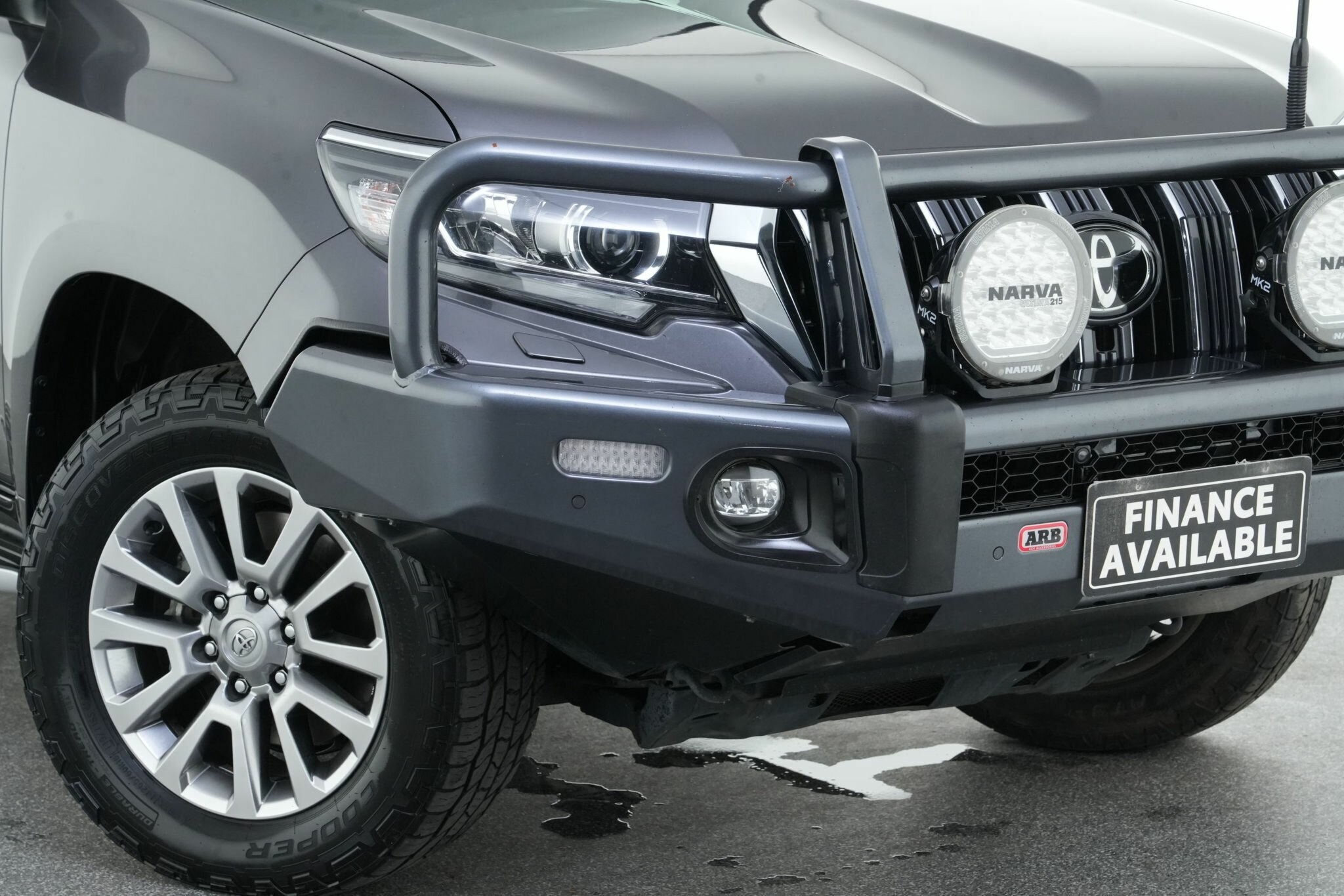 Toyota Landcruiser Prado image 2