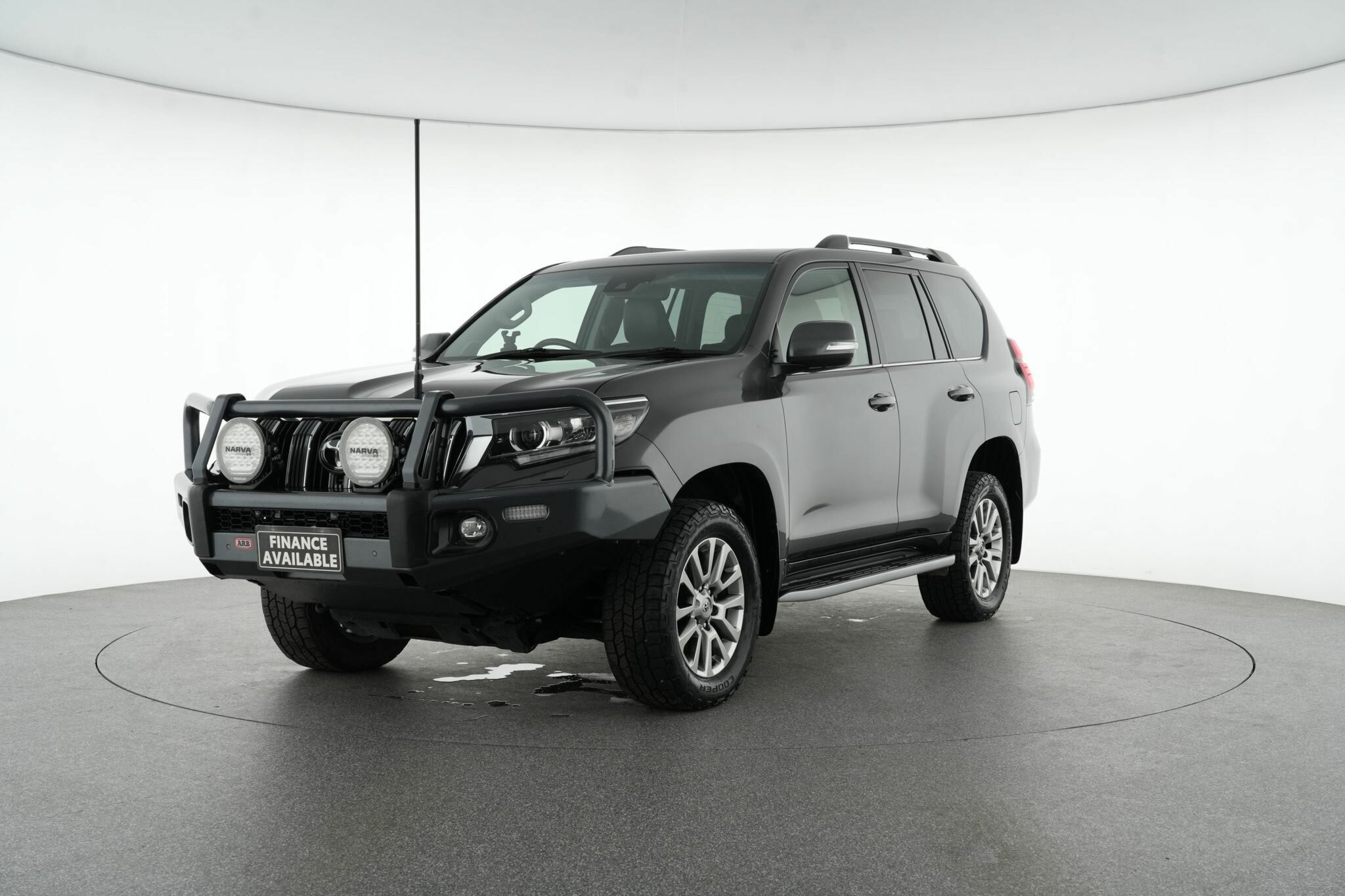 Toyota Landcruiser Prado image 4