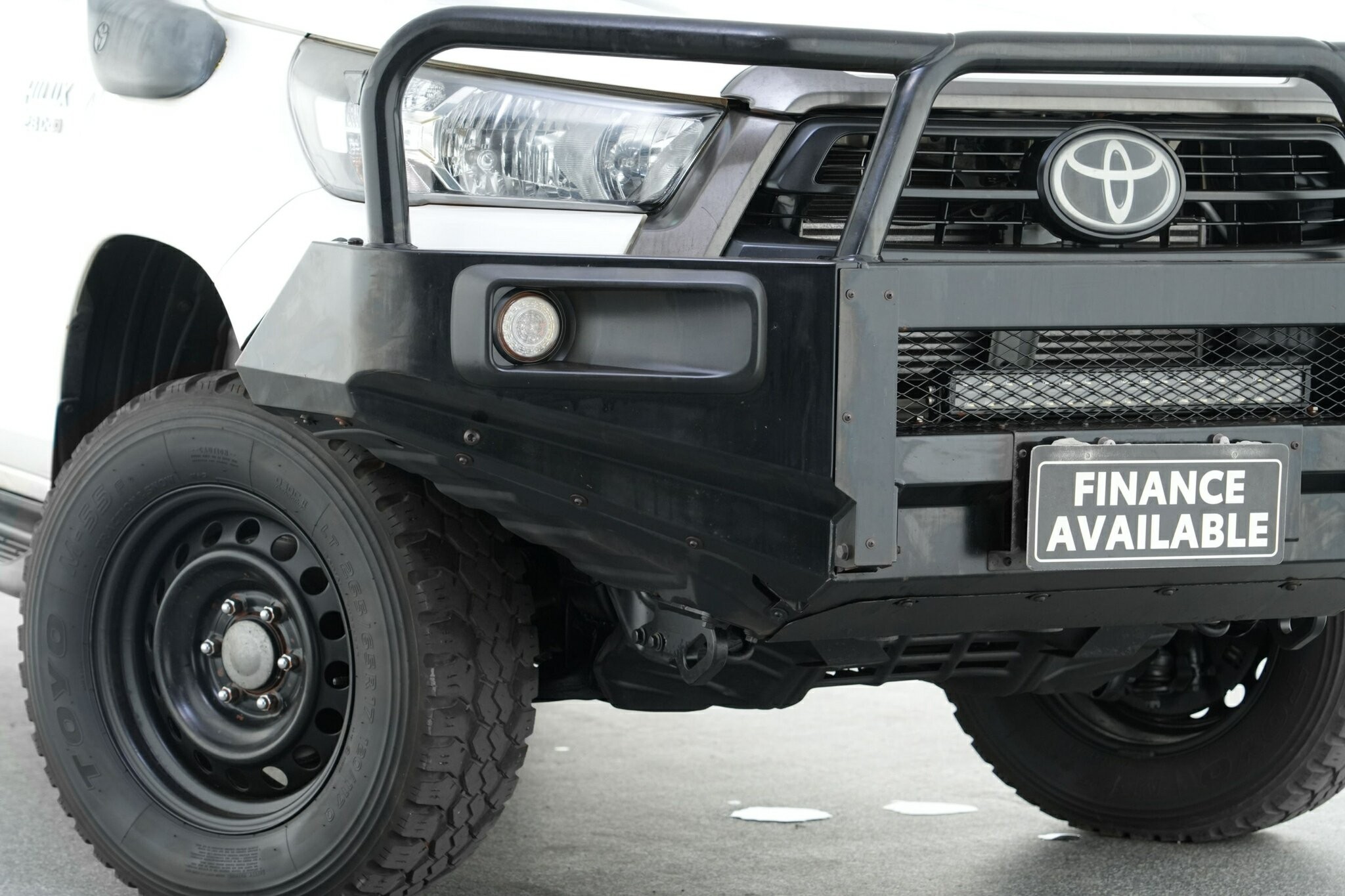 Toyota Hilux image 2