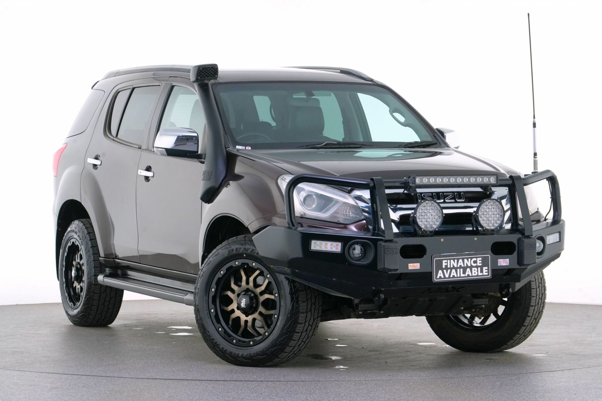 Isuzu Mu-x image 1
