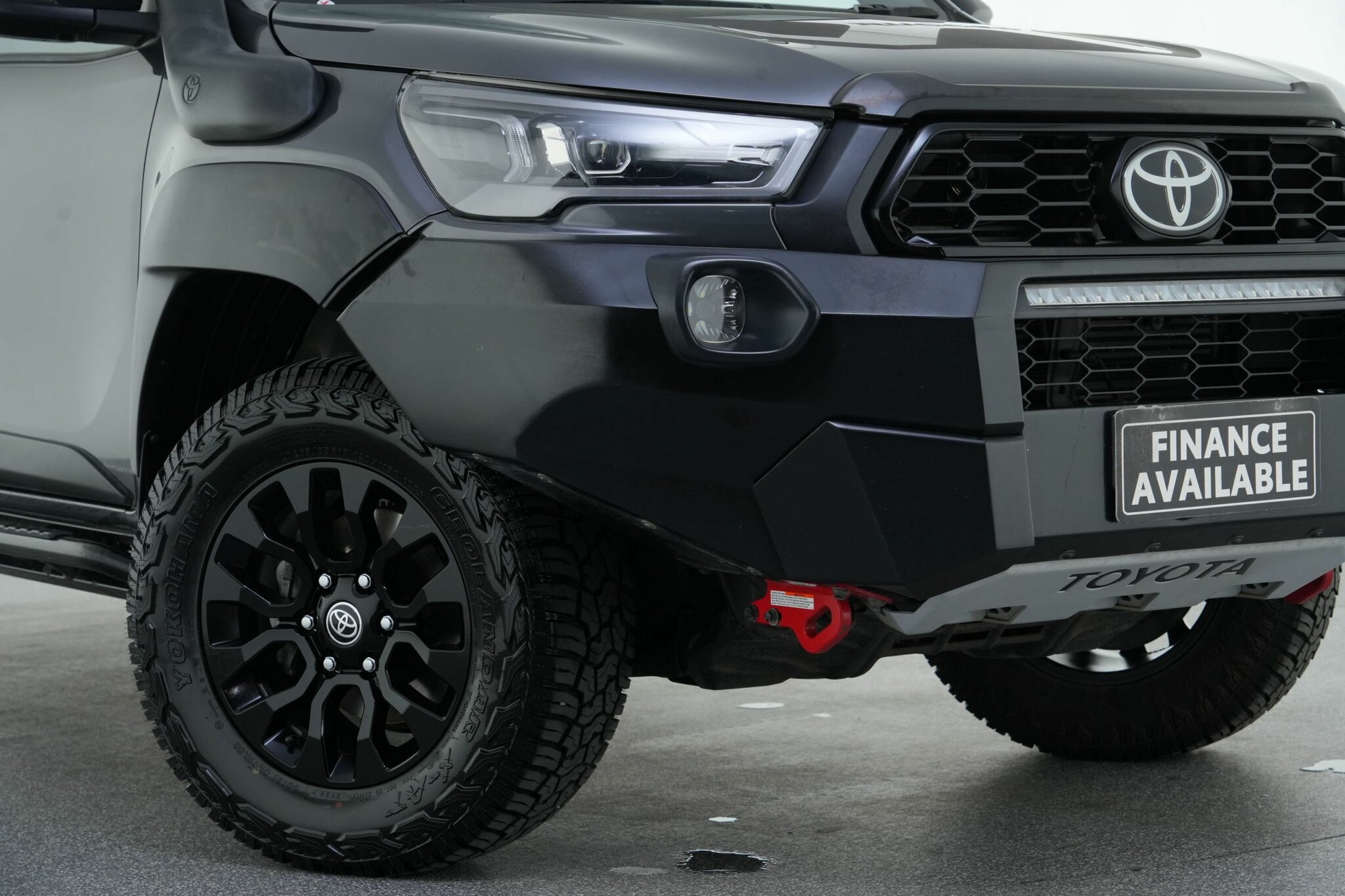 Toyota Hilux image 2