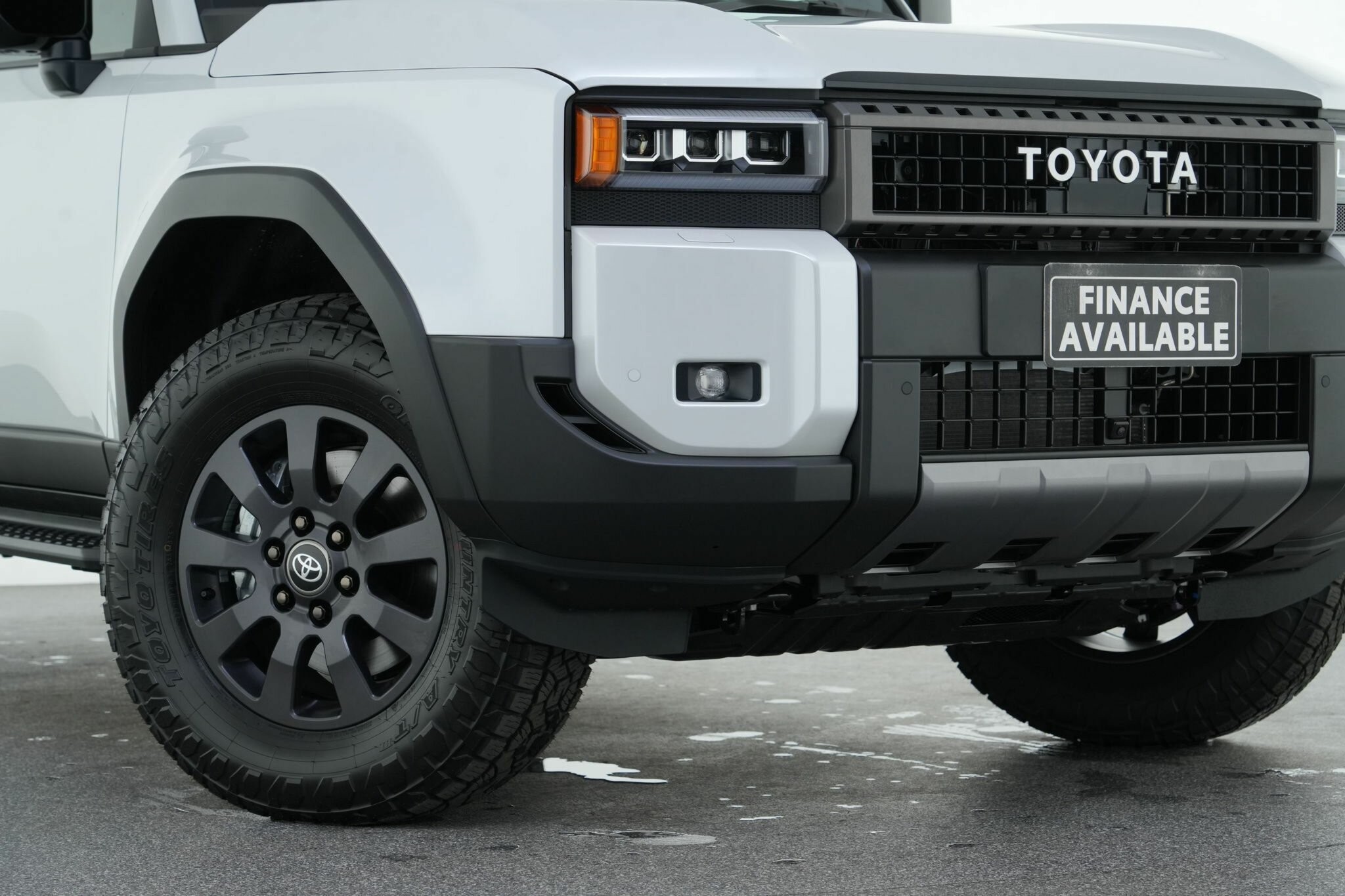 Toyota Landcruiser Prado image 2