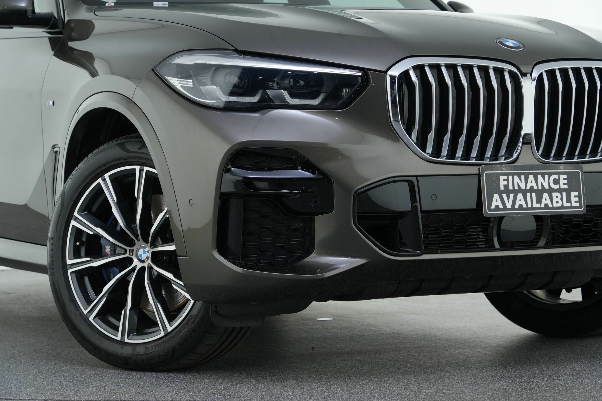 BMW X5 image 2