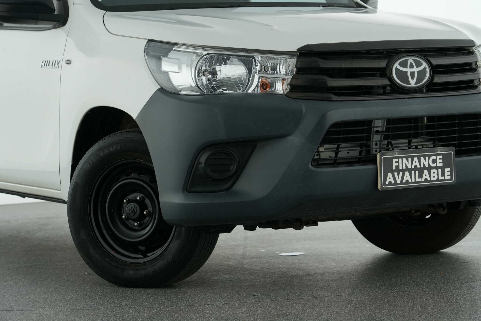 Toyota Hilux image 2